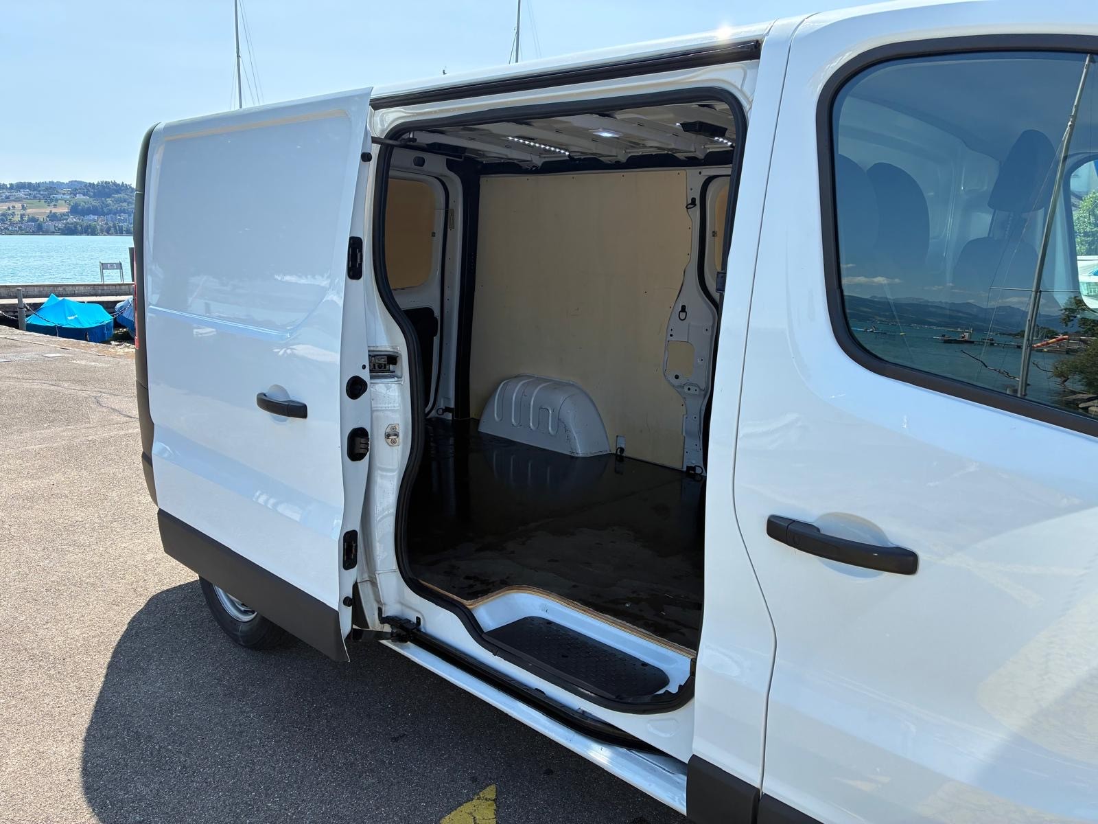 RENAULT Trafic 2.0 Blue dCi110 Advance L2H1 EN-image-3