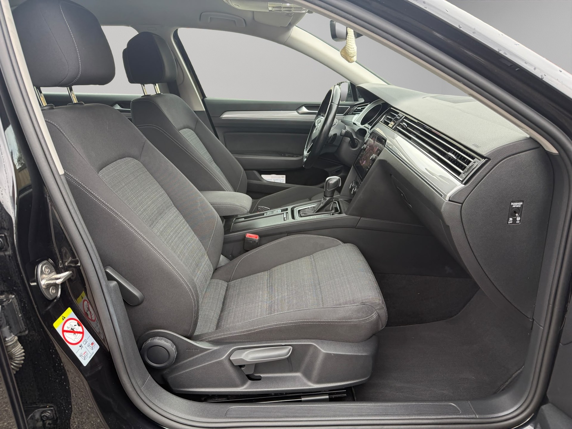 VW Passat 2.0 TDI BMT Business DSG-image-12