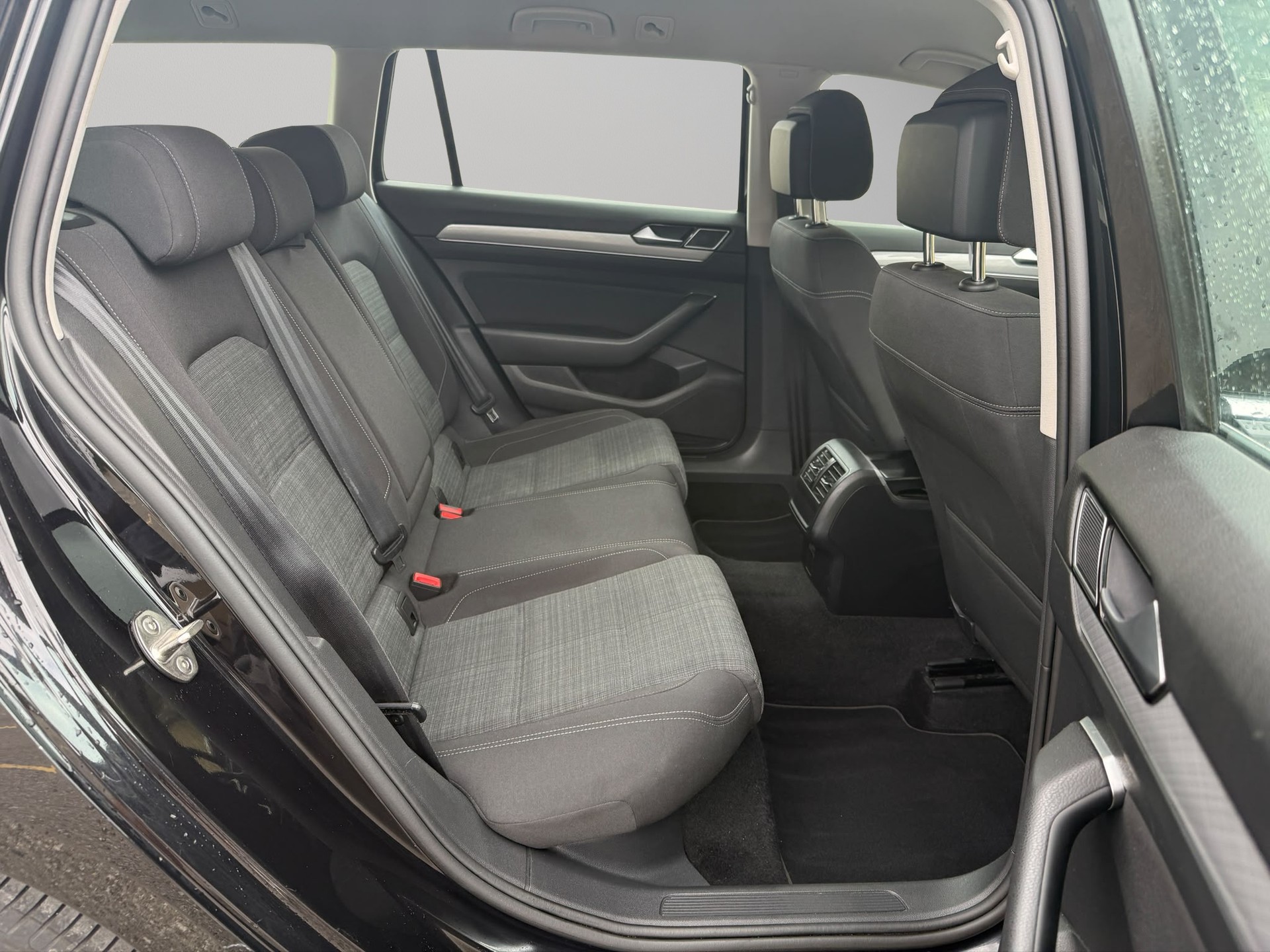 VW Passat 2.0 TDI BMT Business DSG-image-14