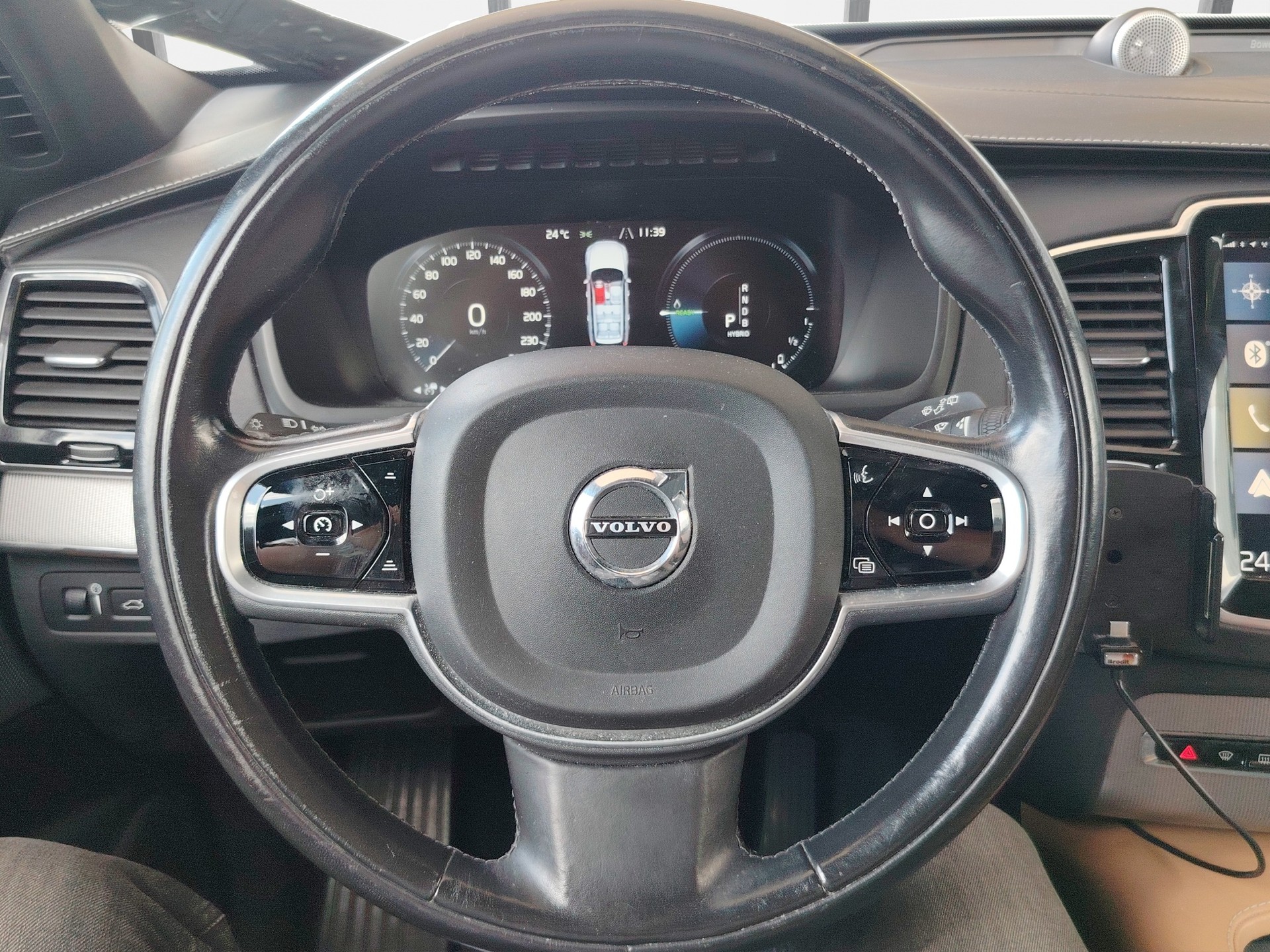 VOLVO XC90 T8 AWD Momentum Geartronic Twin Engine-image-9