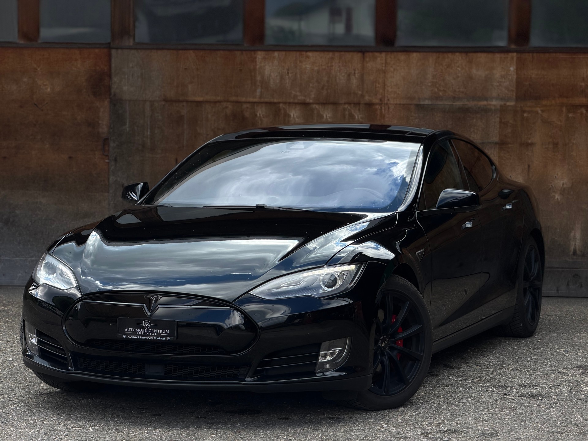TESLA Model S 85 D Performance-image-0