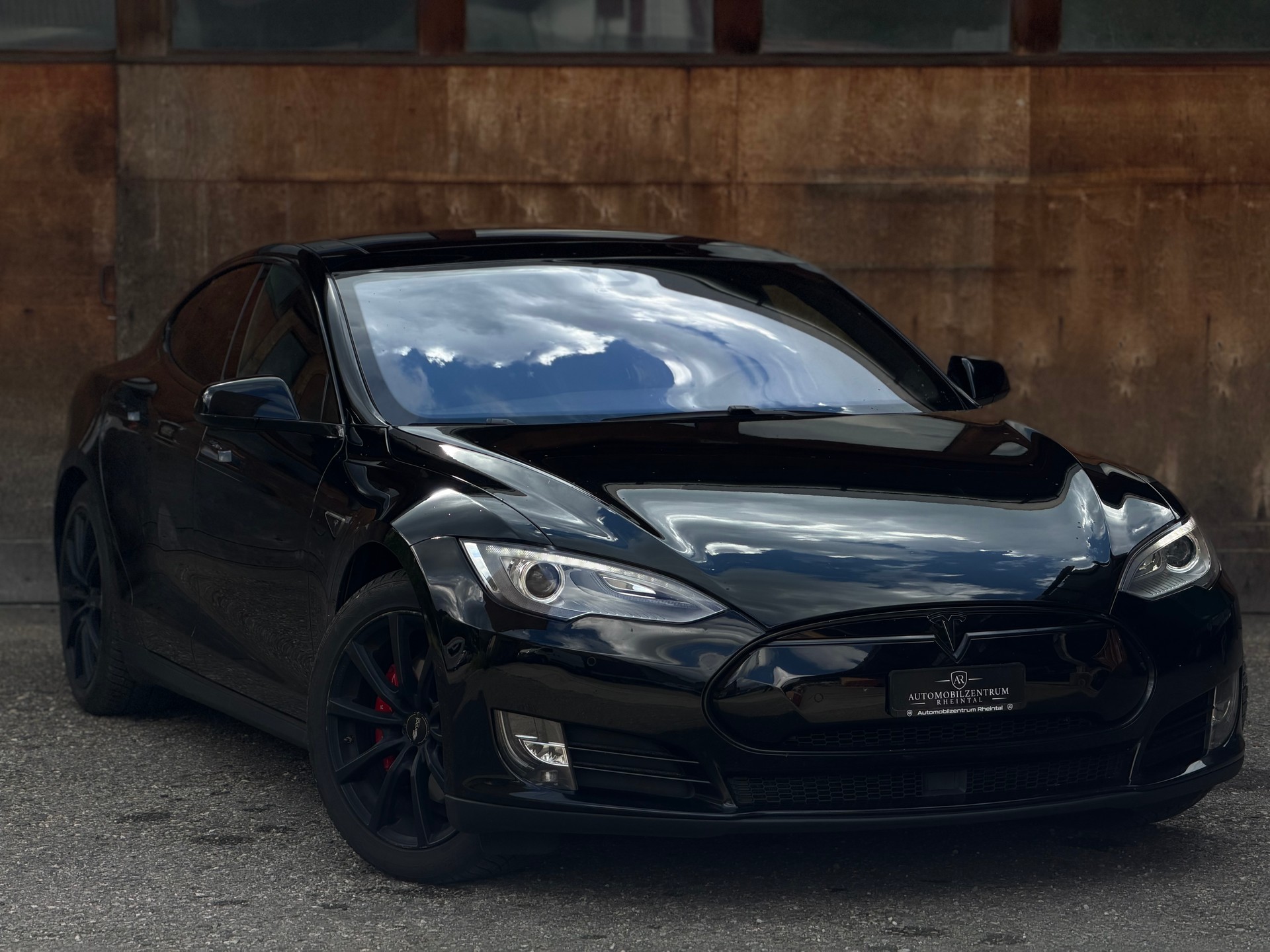 TESLA Model S 85 D Performance-image-2