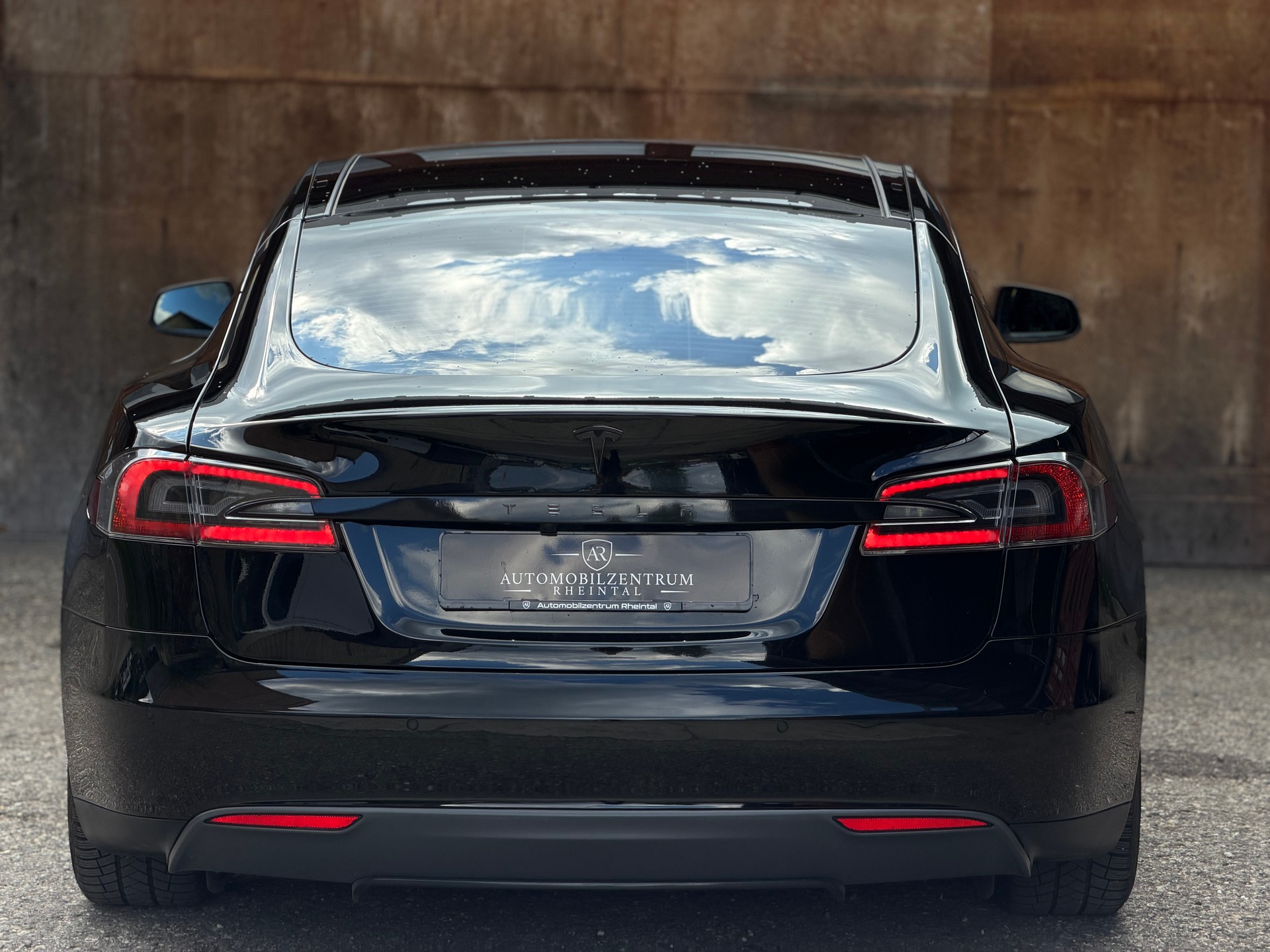 TESLA Model S 85 D Performance-image-5