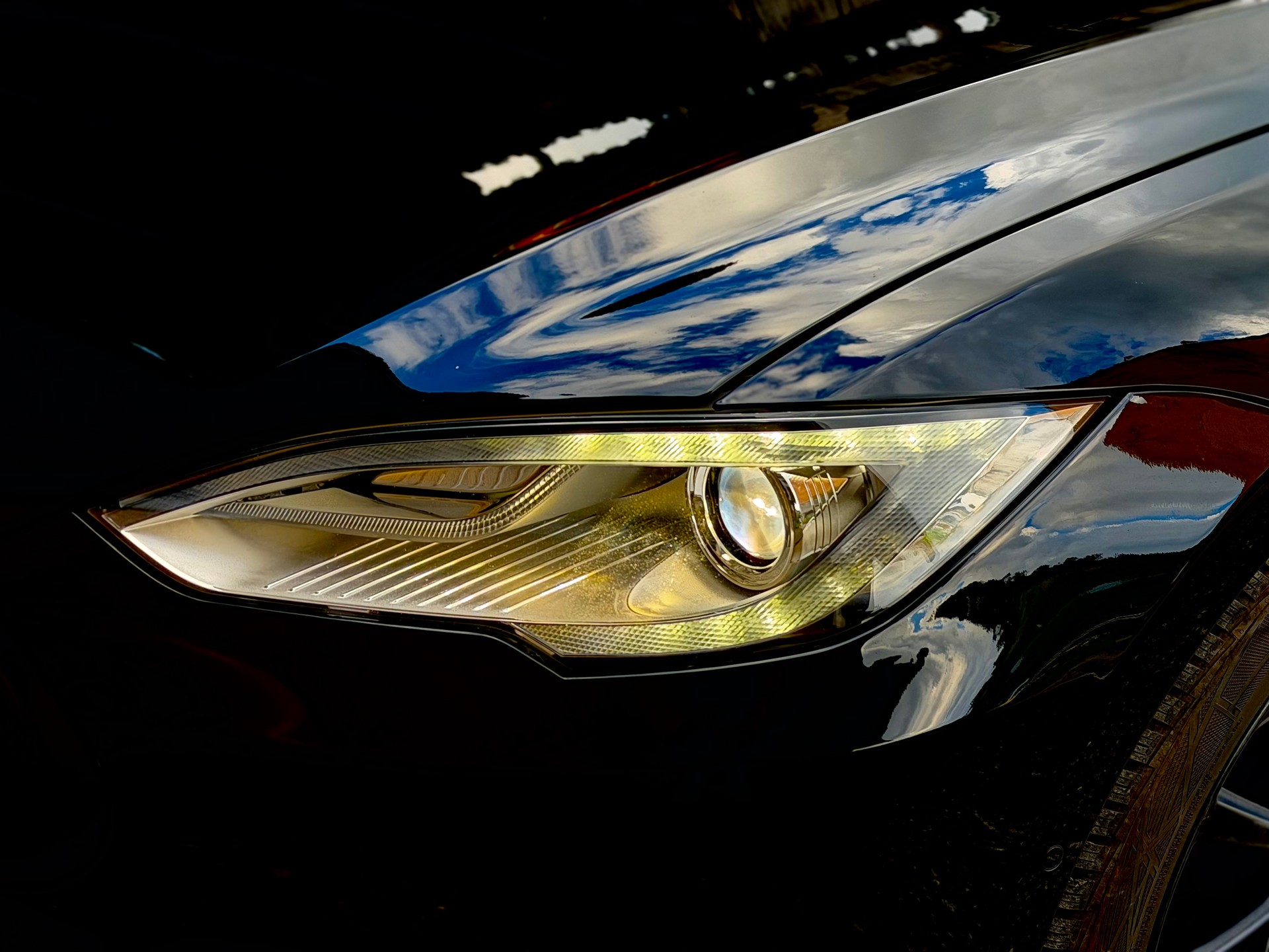 TESLA Model S 85 D Performance-image-24