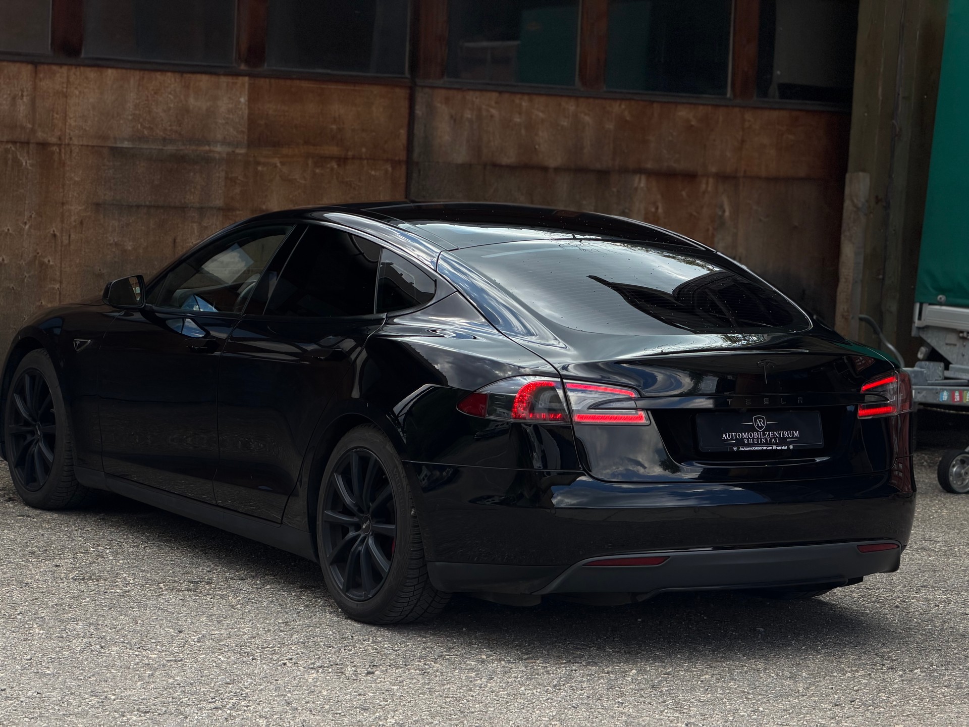 TESLA Model S 85 D Performance-image-6