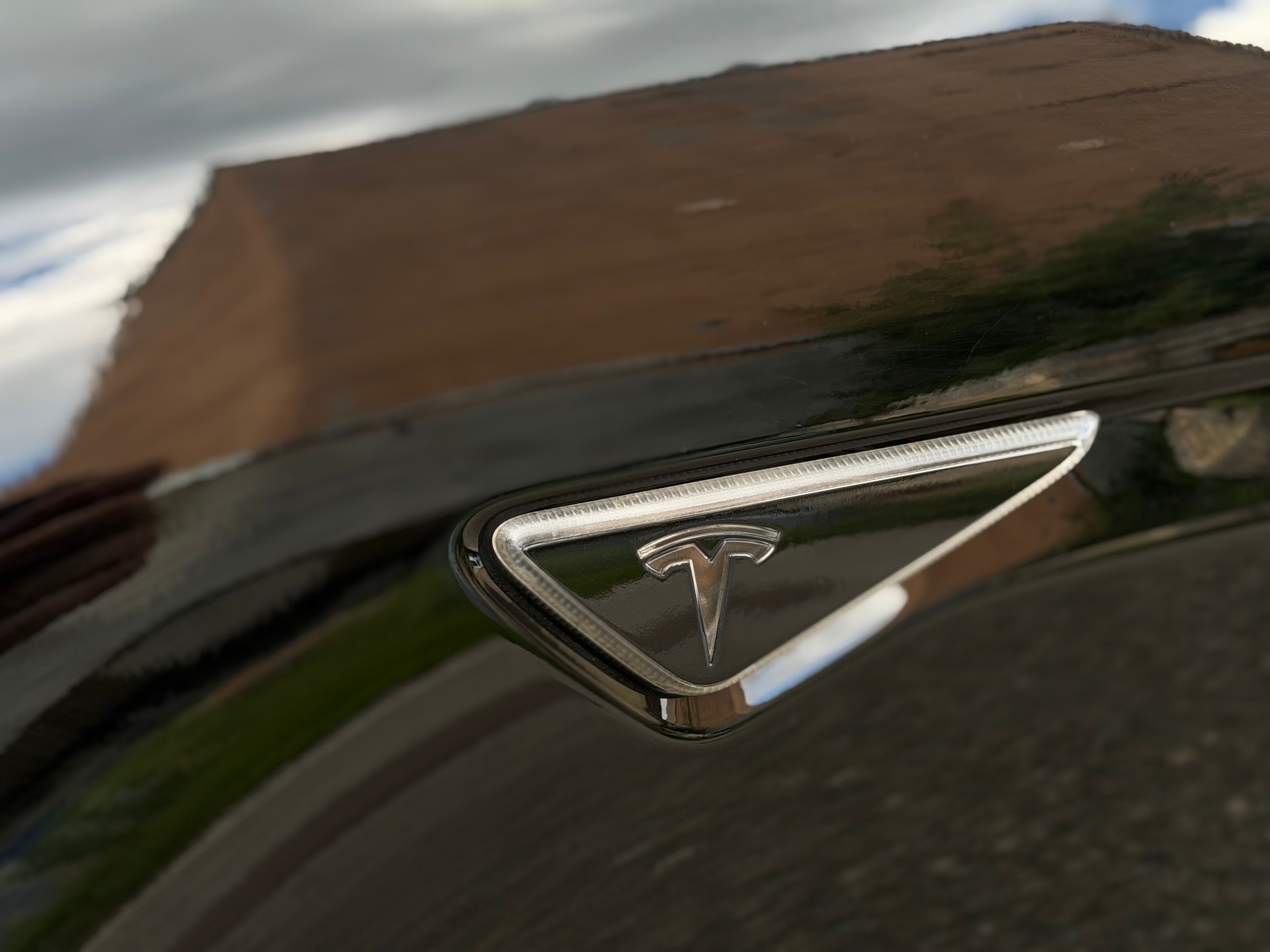TESLA Model S 85 D Performance-image-28