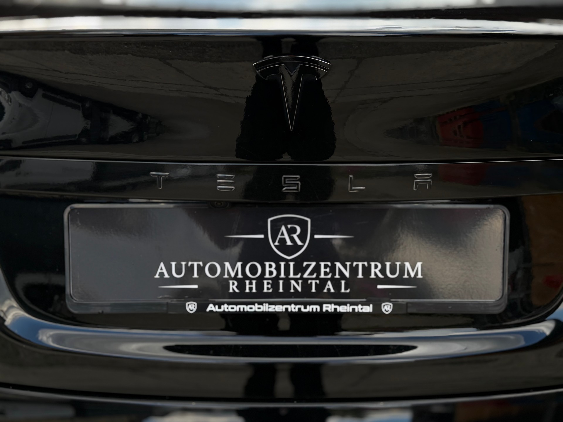 TESLA Model S 85 D Performance-image-26