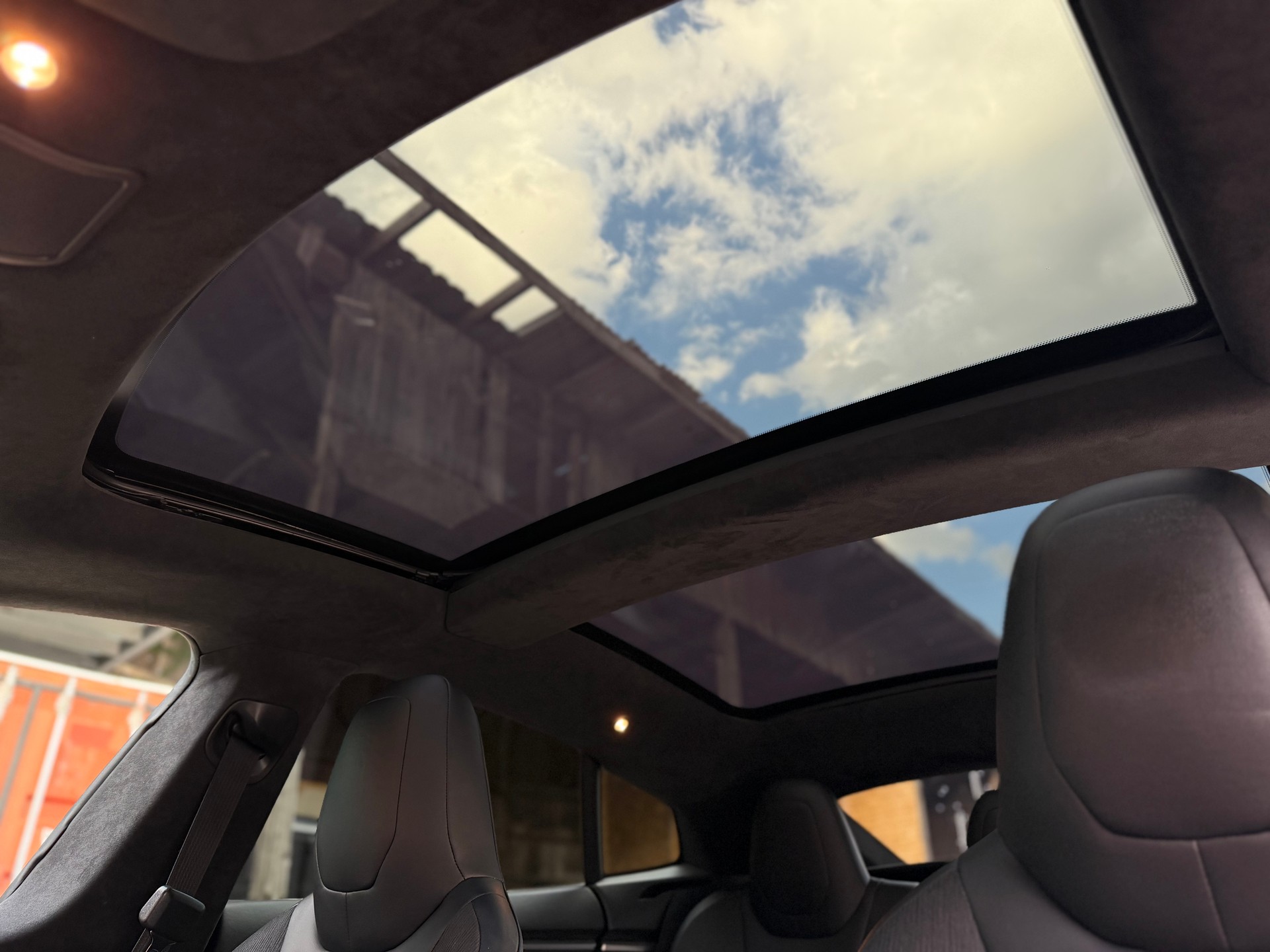 TESLA Model S 85 D Performance-image-14