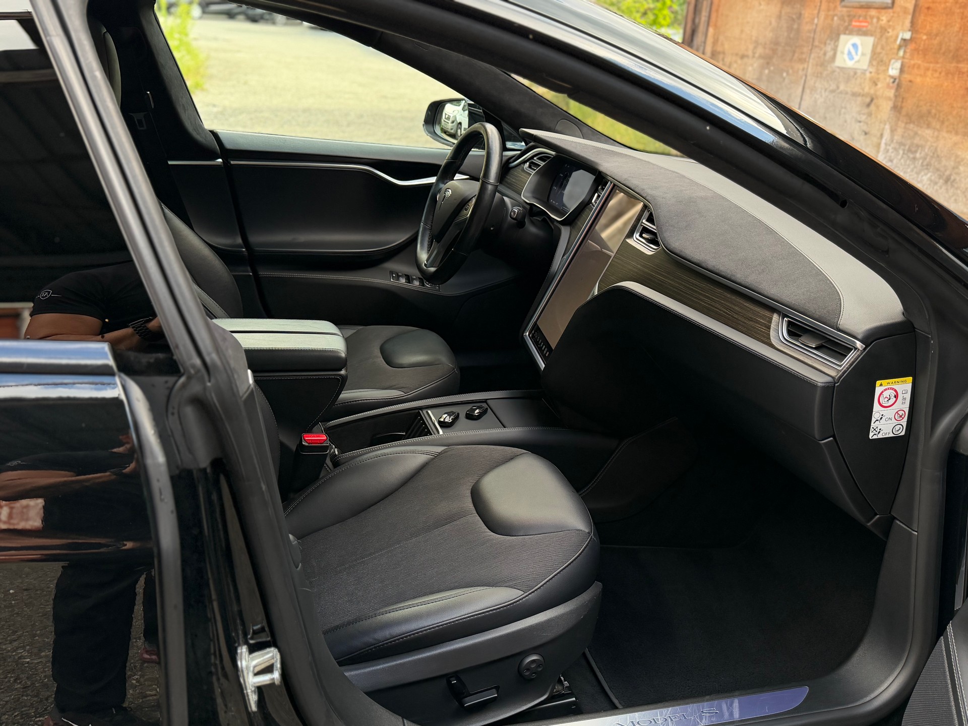 TESLA Model S 85 D Performance-image-13
