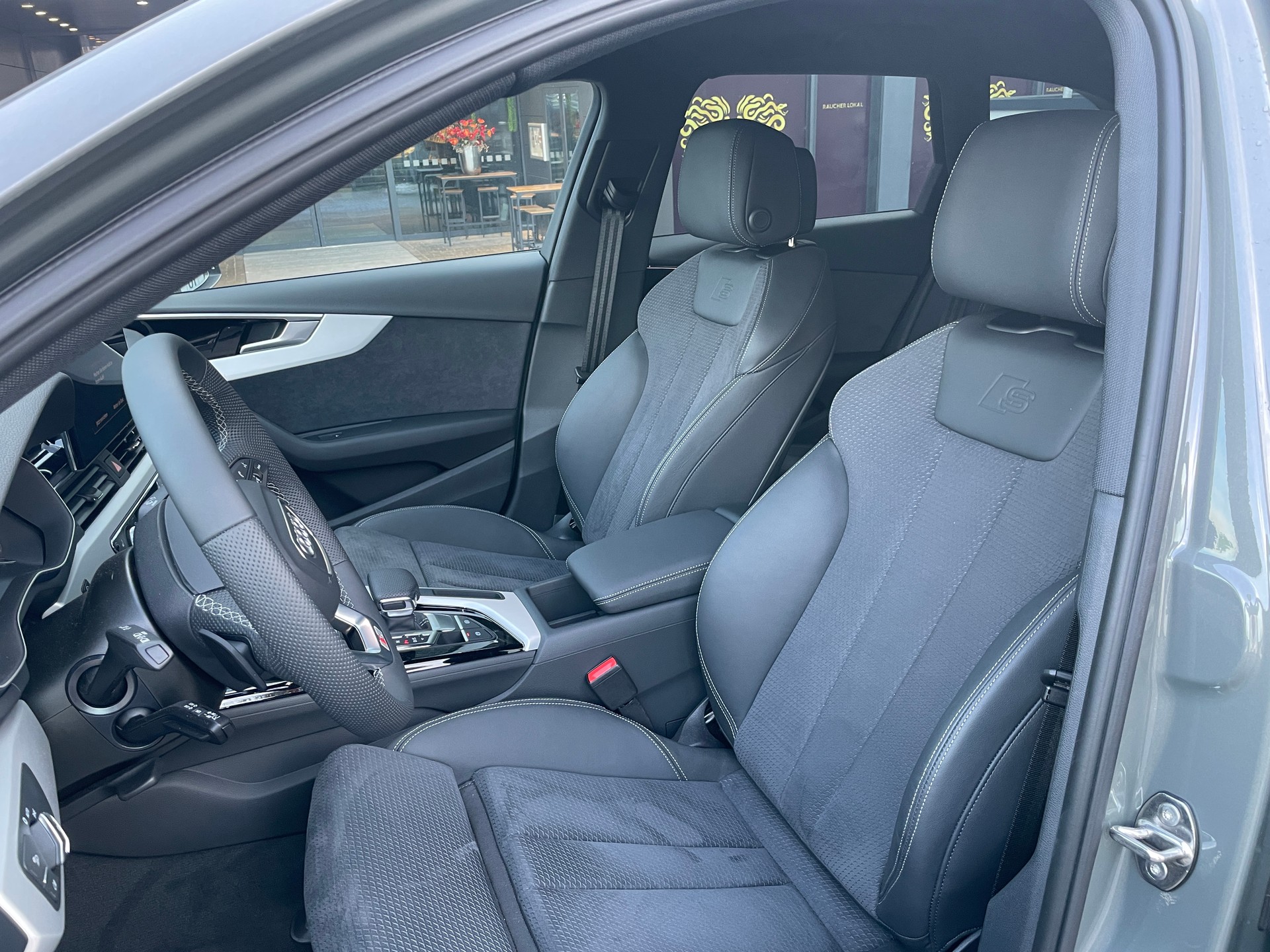 AUDI A4 Avant 45 TFSI S line S-tronic quattro Competition Edition Plus-image-12