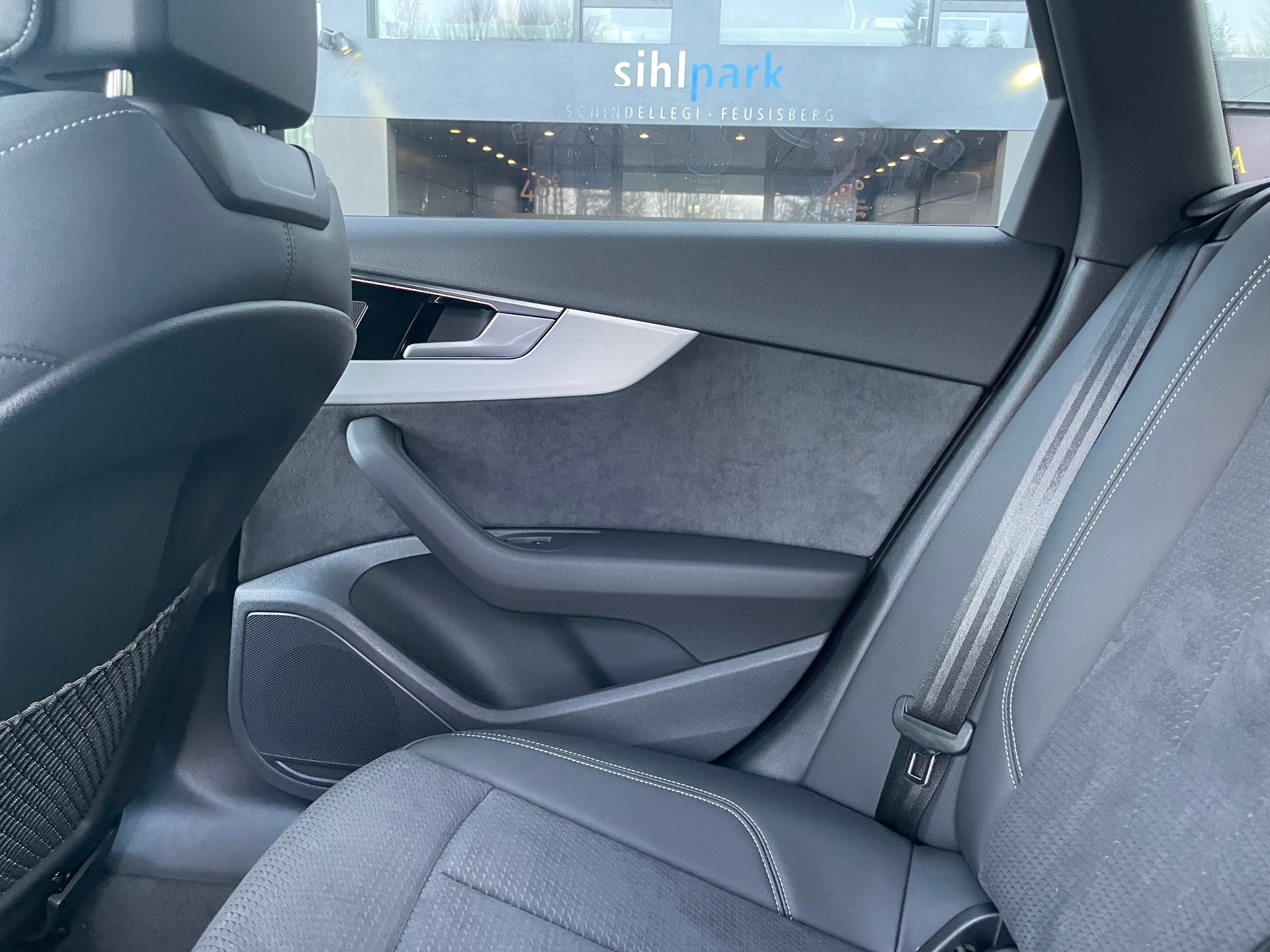 AUDI A4 Avant 45 TFSI S line S-tronic quattro Competition Edition Plus-image-15