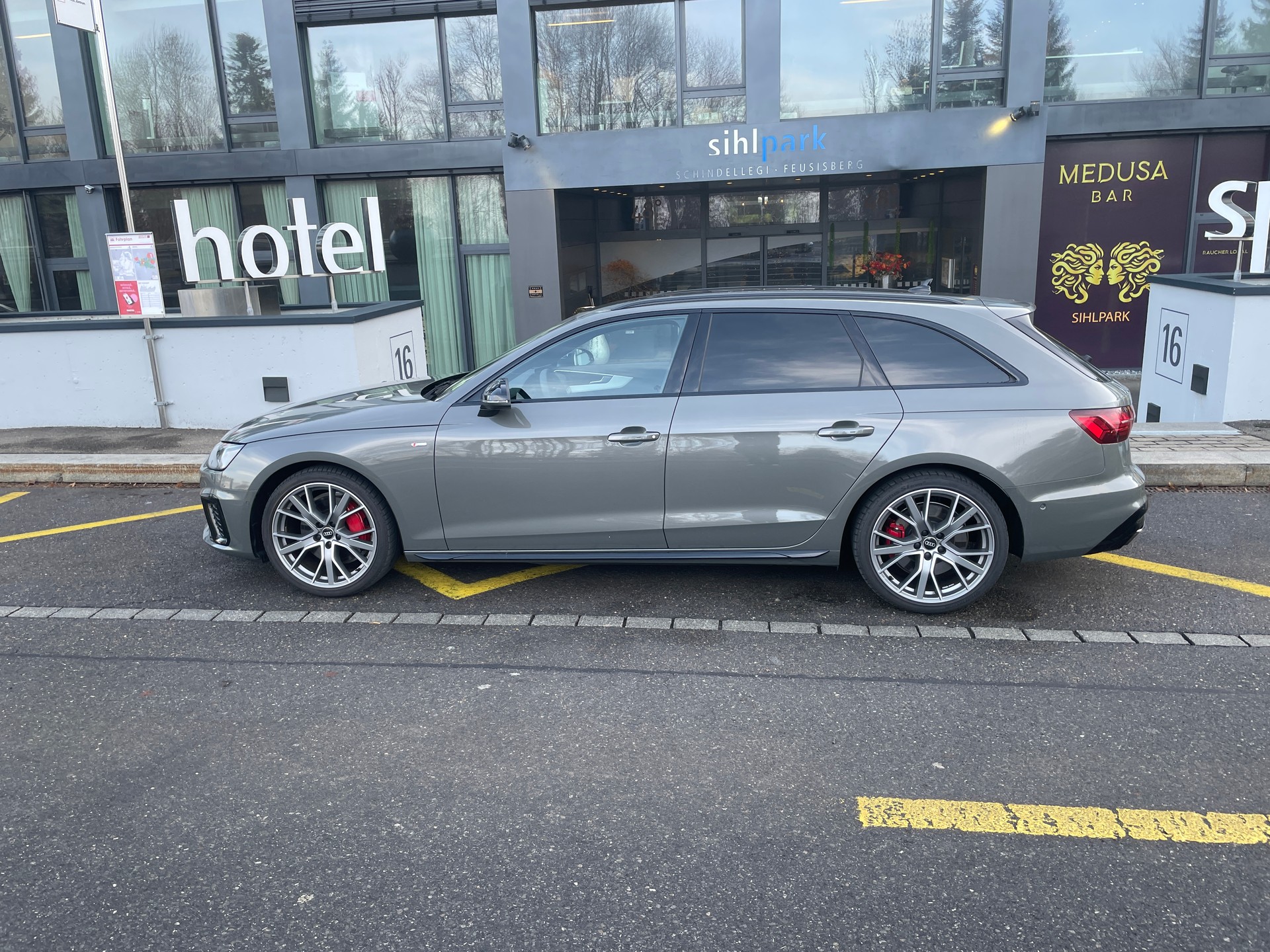 AUDI A4 Avant 45 TFSI S line S-tronic quattro Competition Edition Plus-image-9