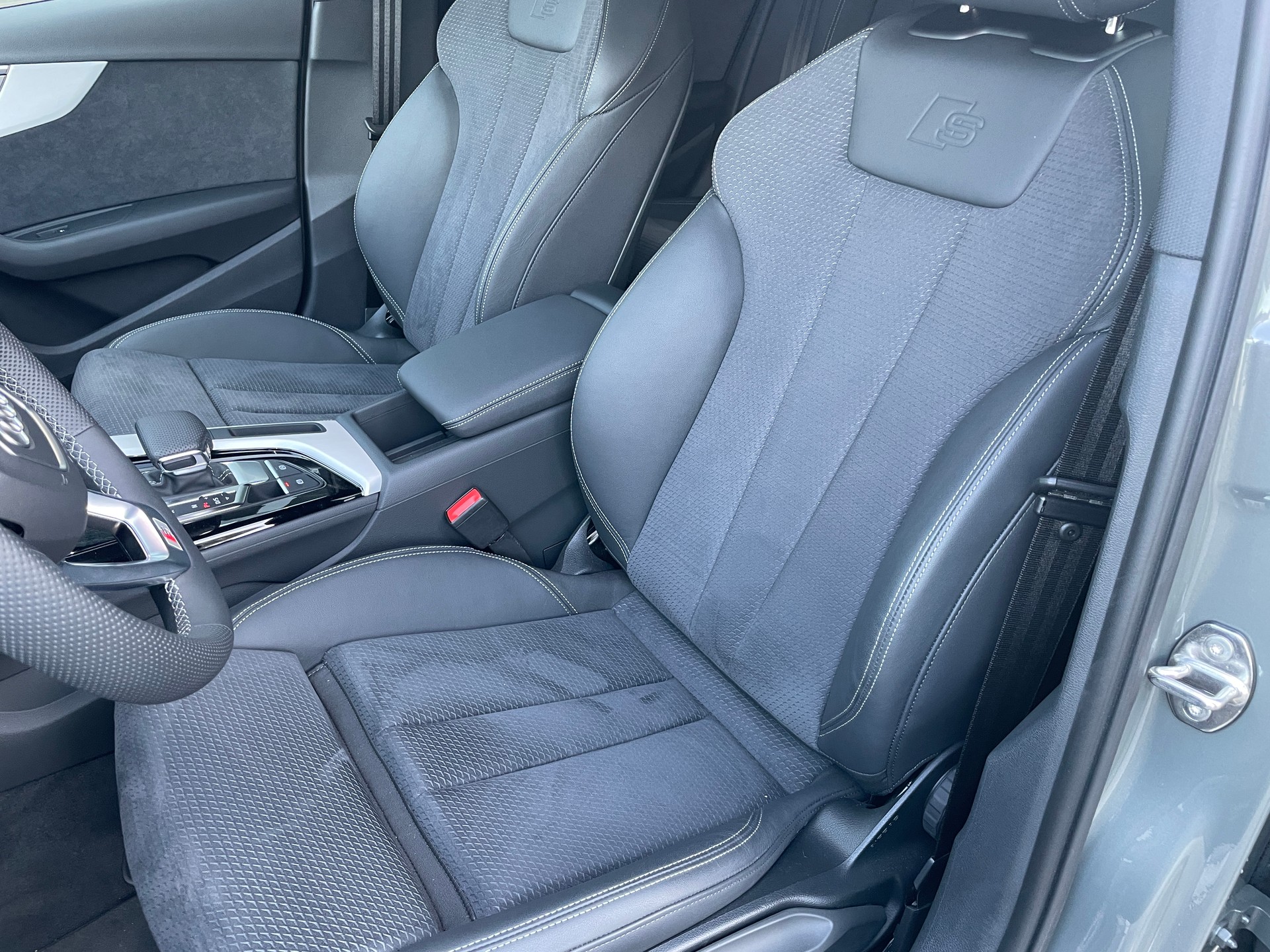 AUDI A4 Avant 45 TFSI S line S-tronic quattro Competition Edition Plus-image-13