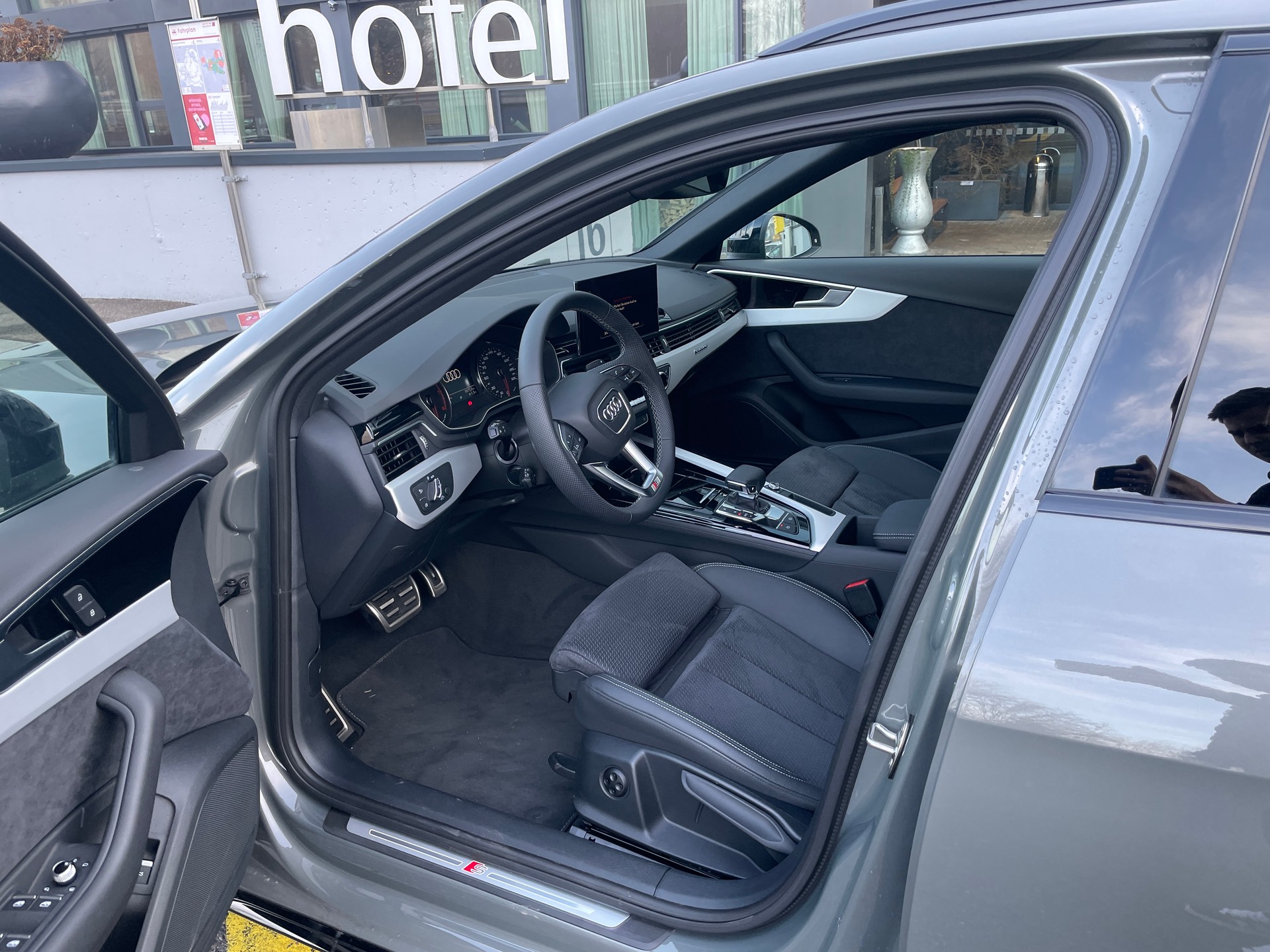 AUDI A4 Avant 45 TFSI S line S-tronic quattro Competition Edition Plus-image-11