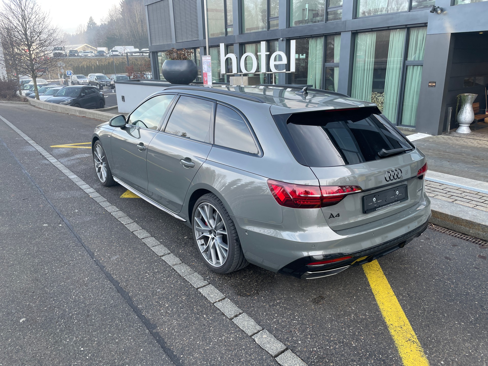 AUDI A4 Avant 45 TFSI S line S-tronic quattro Competition Edition Plus-image-8