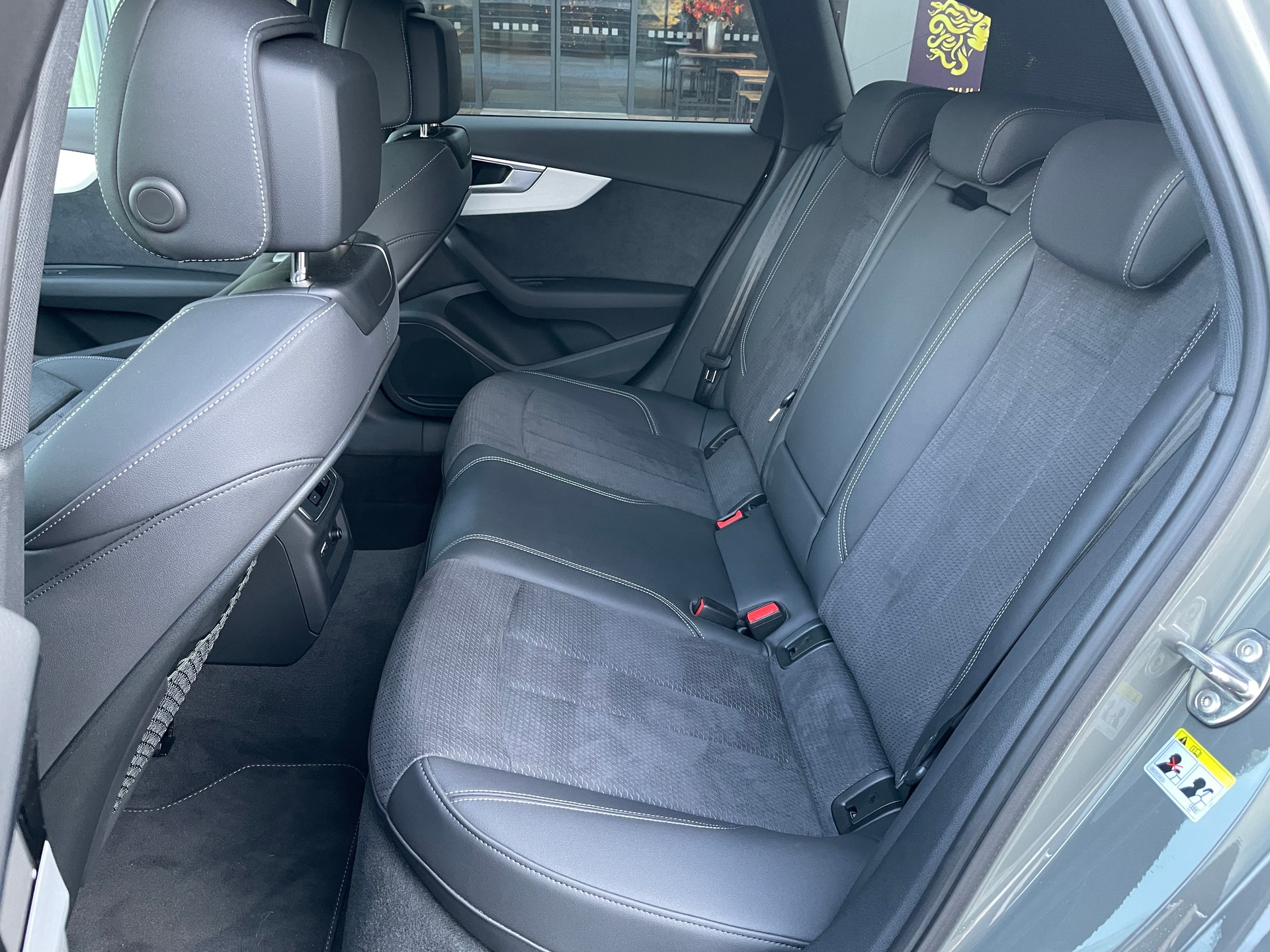 AUDI A4 Avant 45 TFSI S line S-tronic quattro Competition Edition Plus-image-14