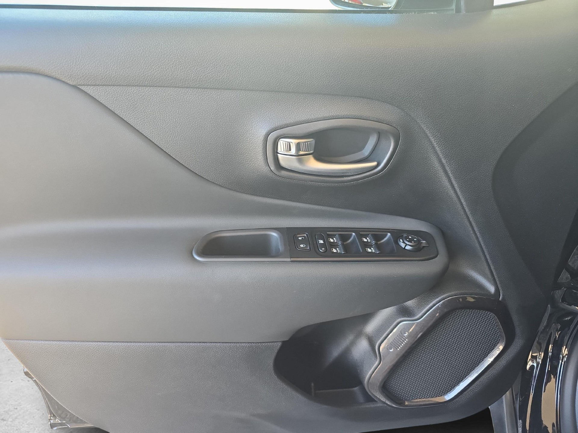 JEEP Renegade 1.3 S 4xe-image-18