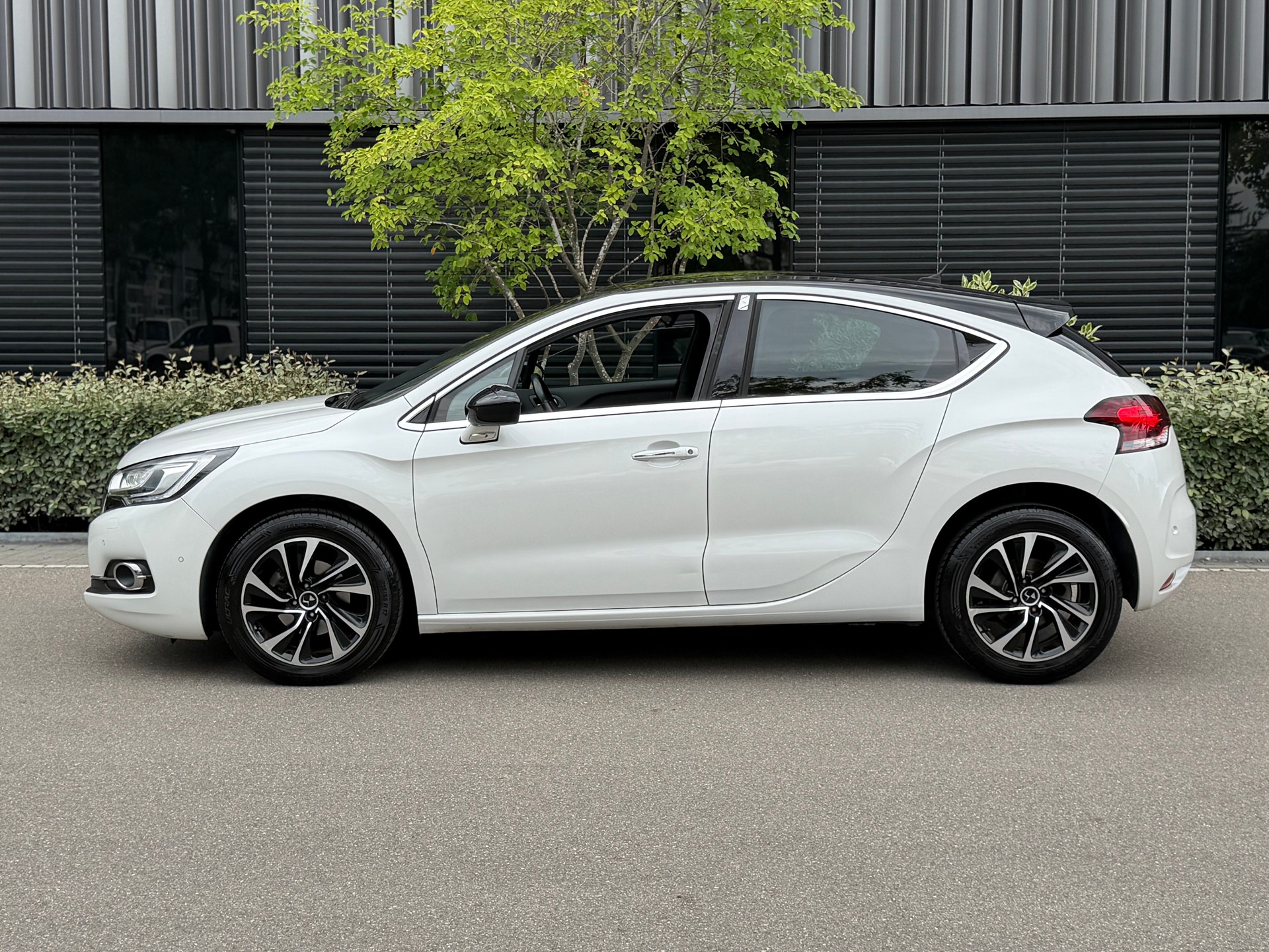 DS AUTOMOBILES DS 4 1.6 BlueHDi SO Chic Automatic-image-5