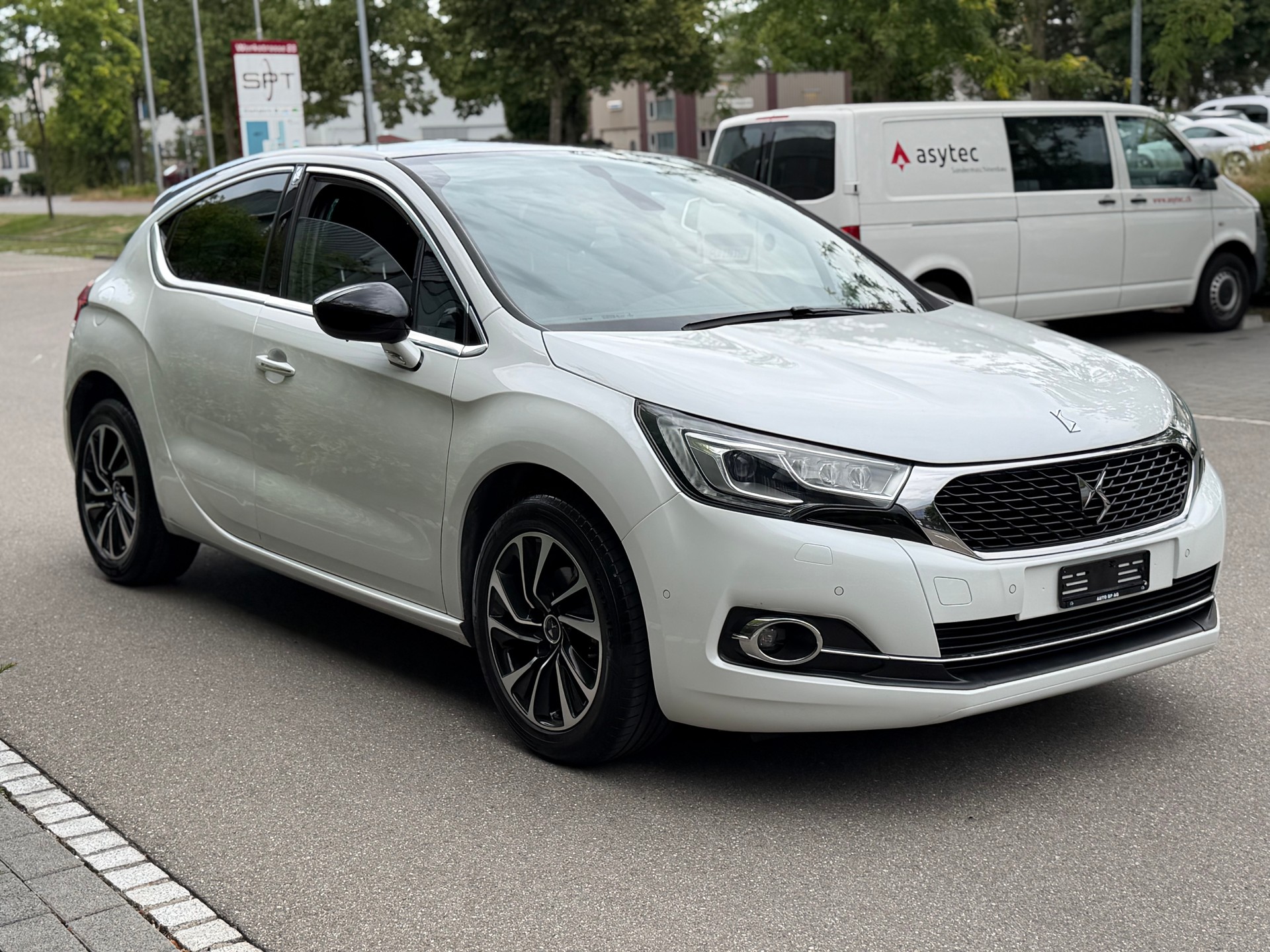DS AUTOMOBILES DS 4 1.6 BlueHDi SO Chic Automatic-image-2