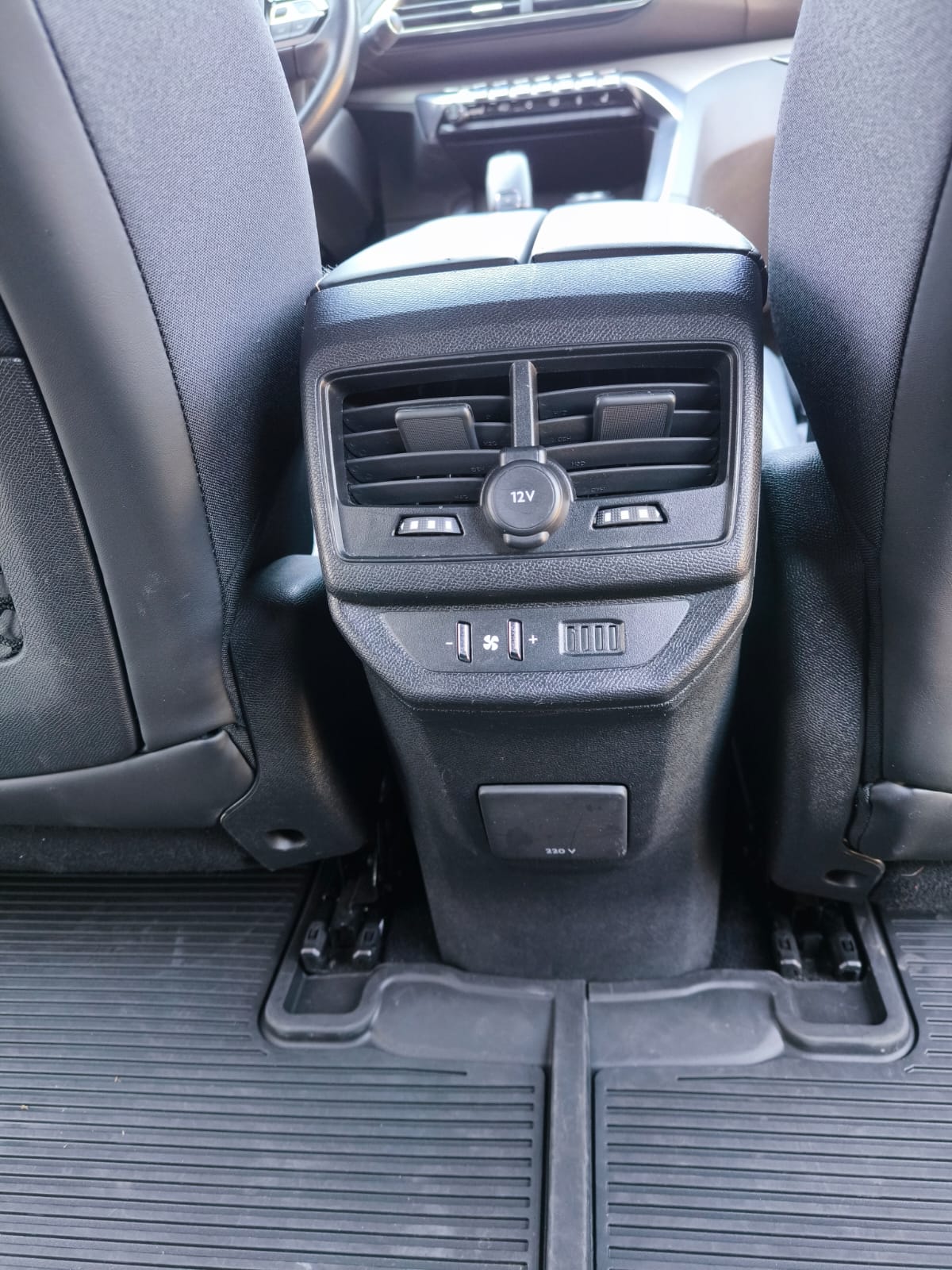 PEUGEOT 5008 2.0 BlueHDi GT EAT-image-11