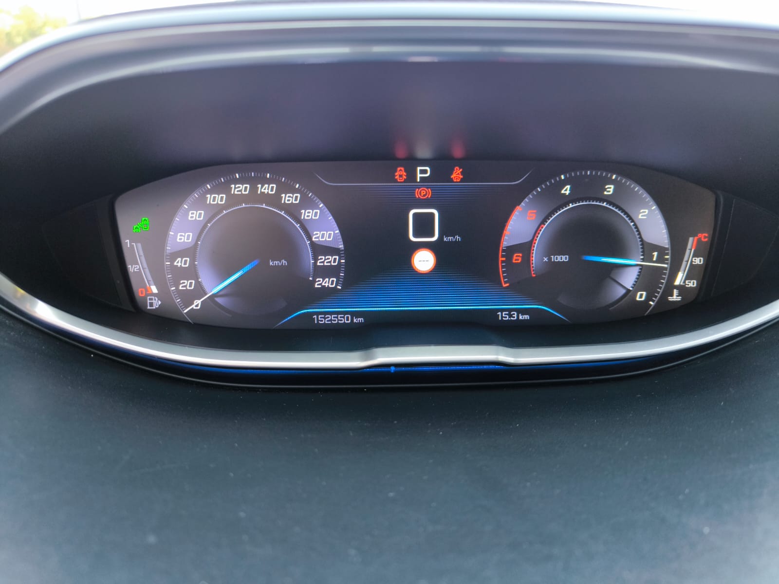 PEUGEOT 5008 2.0 BlueHDi GT EAT-image-2