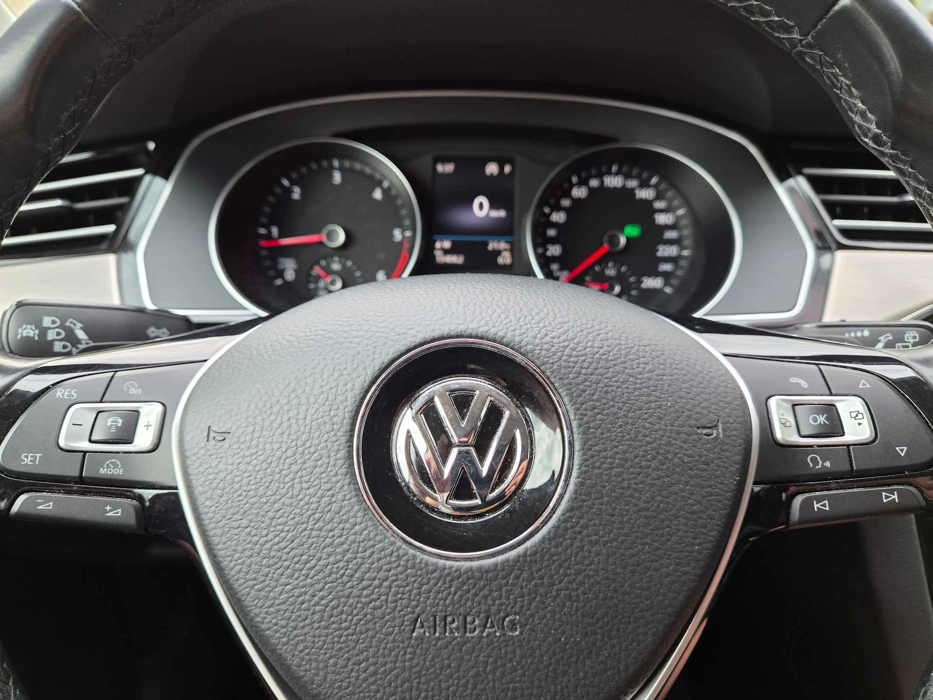 VW Passat Variant 2.0 TDI SCR BMT Highline DSG-image-10