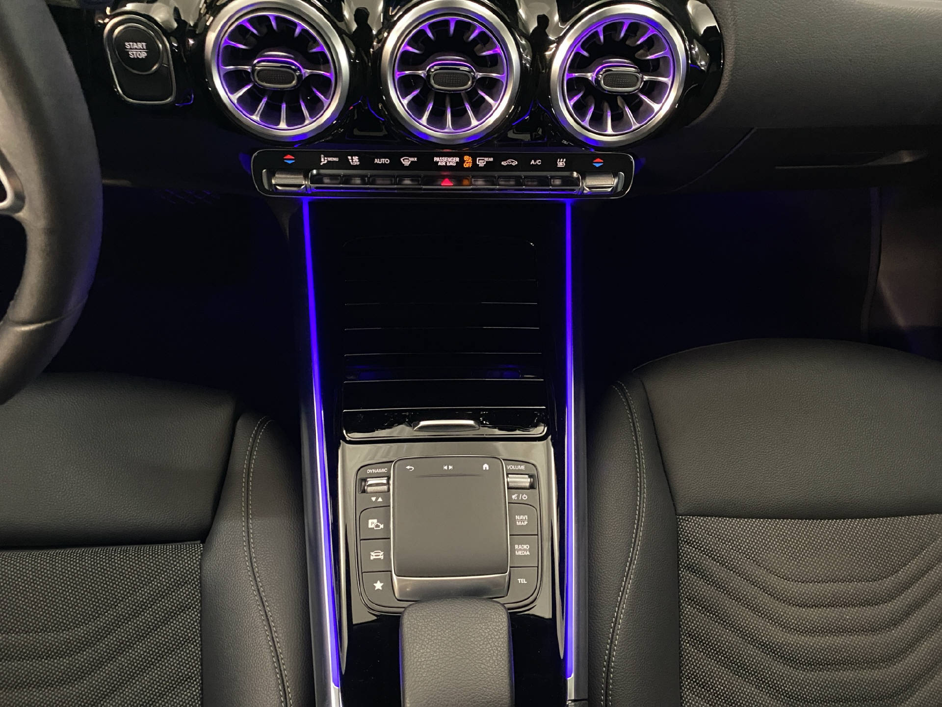 MERCEDES-BENZ EQA 300 Swiss Star 4MATIC-image-9
