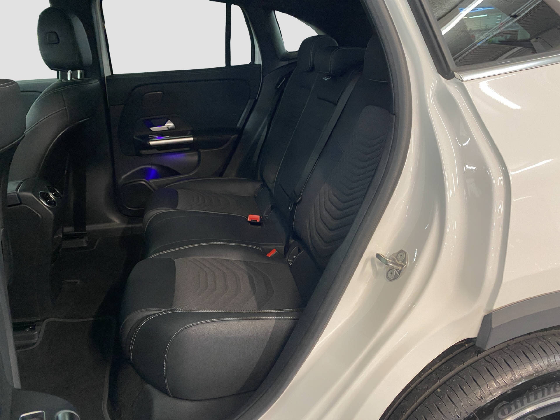 MERCEDES-BENZ EQA 300 Swiss Star 4MATIC-image-11