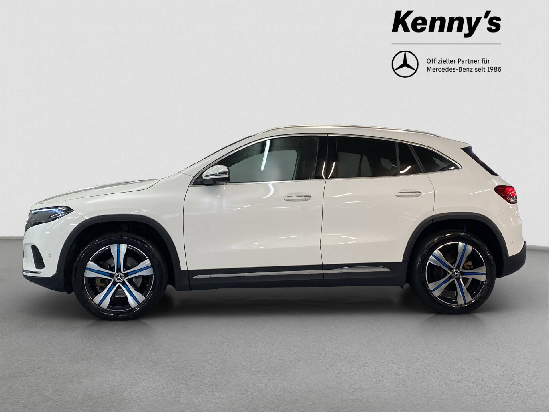 MERCEDES-BENZ EQA 300 Swiss Star 4MATIC-image-2