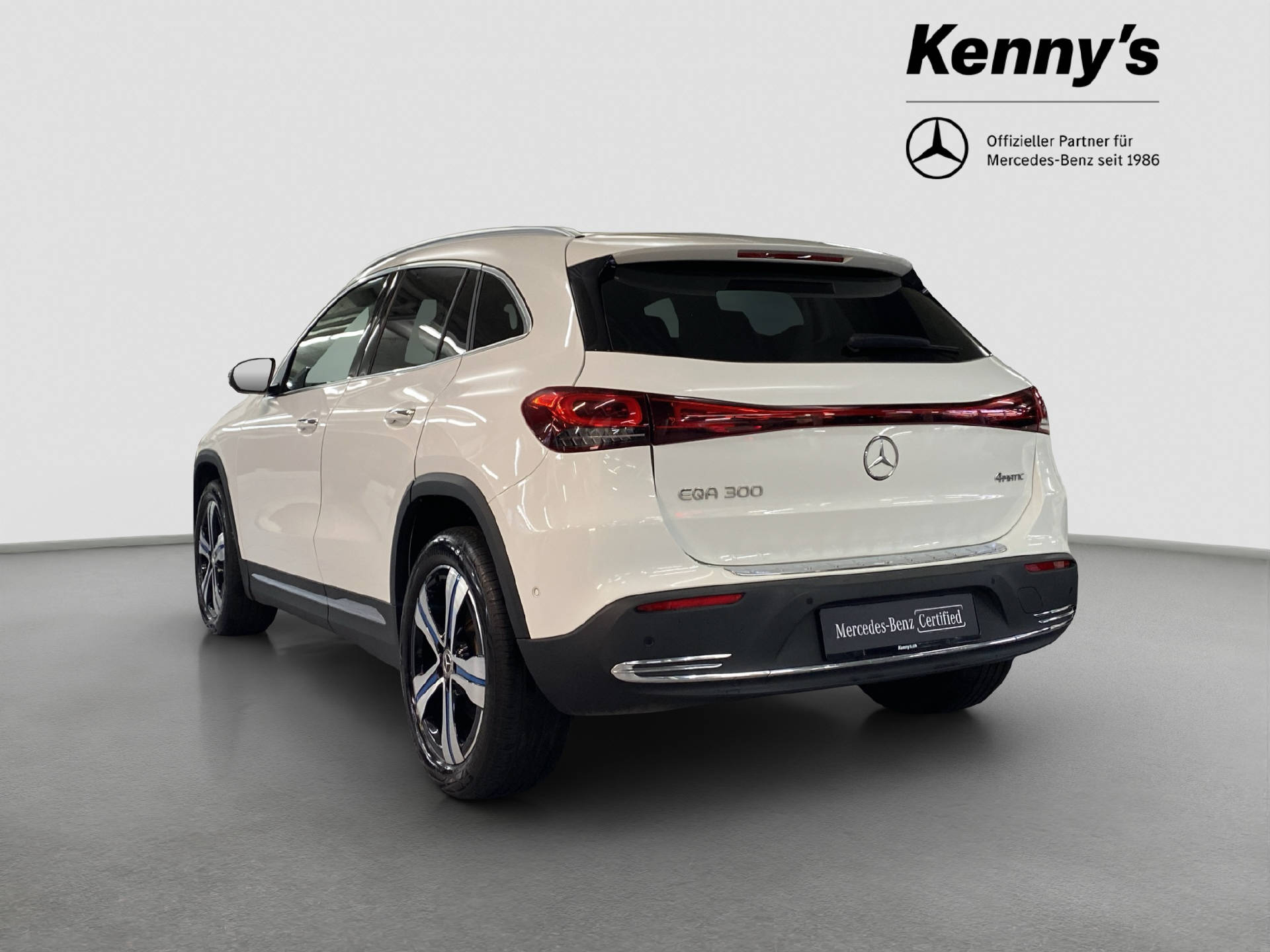 MERCEDES-BENZ EQA 300 Swiss Star 4MATIC-image-3