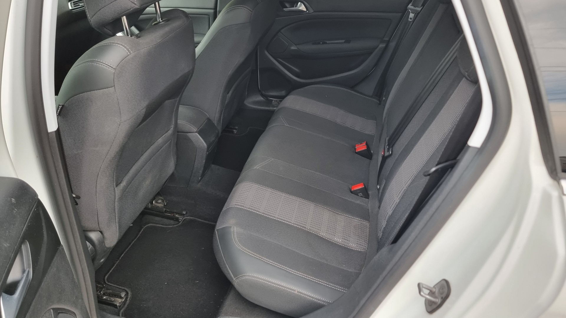 PEUGEOT 308 SW 1.5 BlueHDI Active Pack EAT8-image-13