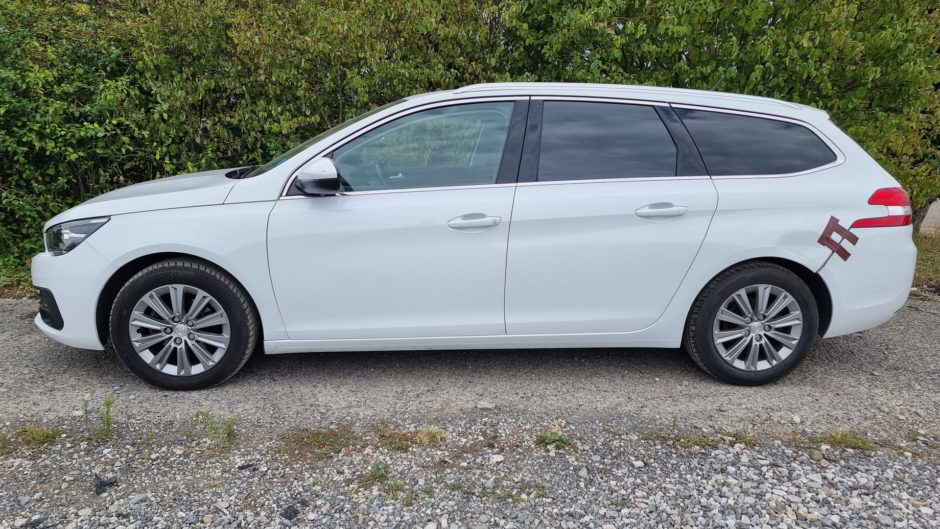 PEUGEOT 308 SW 1.5 BlueHDI Active Pack EAT8-image-2