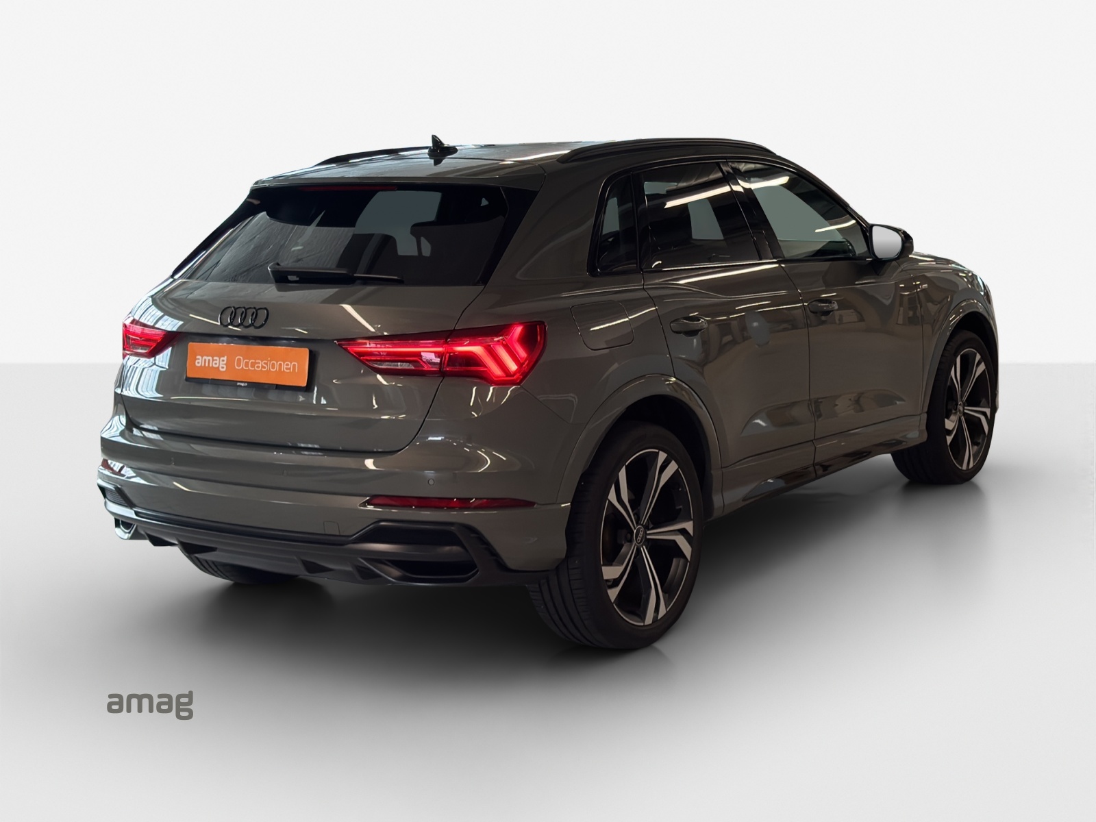AUDI Q3 35 TFSI S line Attraction S-tronic-image-4