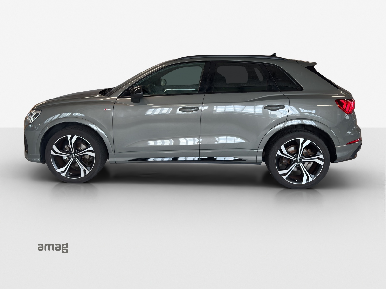 AUDI Q3 35 TFSI S line Attraction S-tronic-image-1