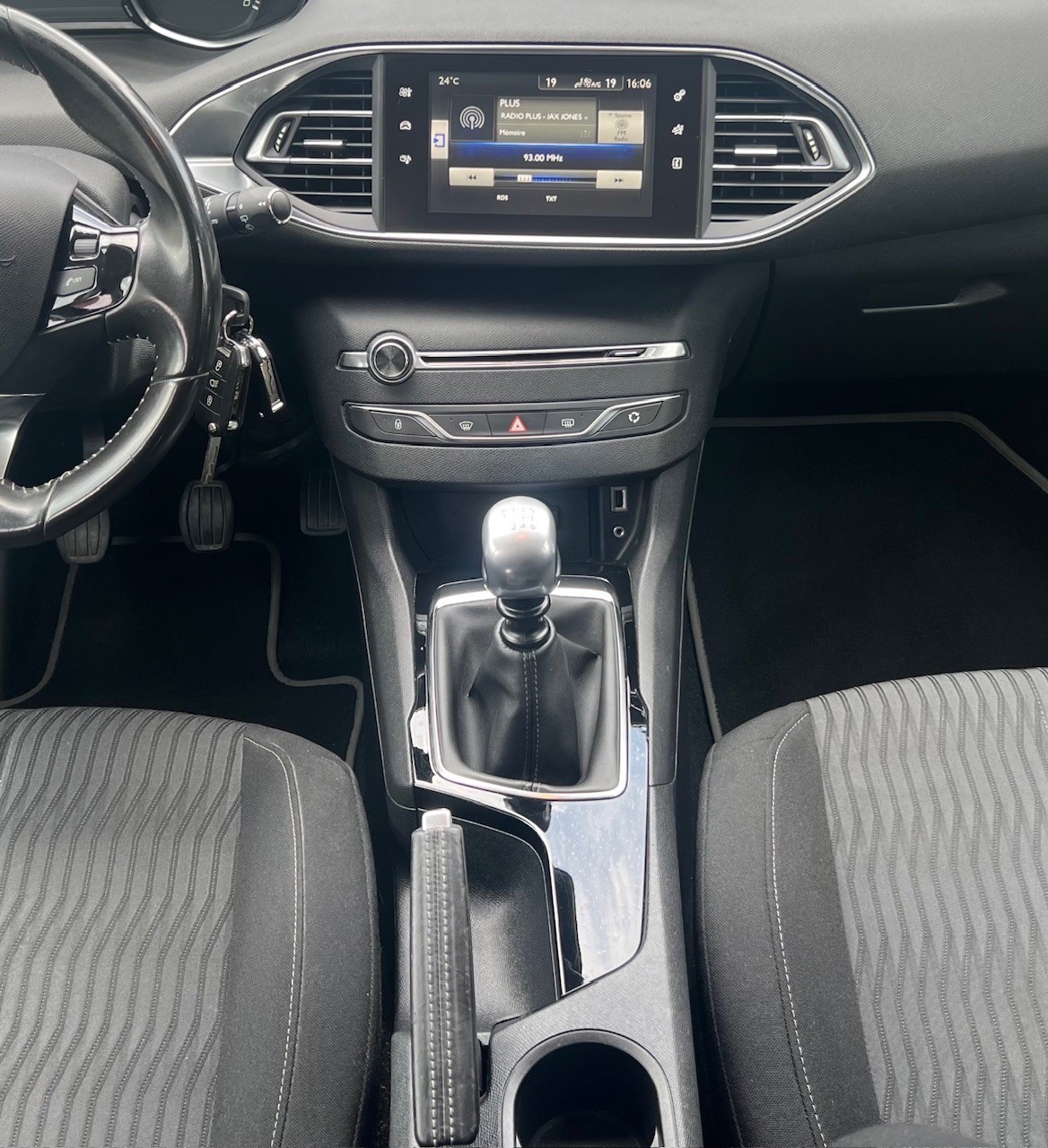 PEUGEOT 308 1.6 THP Active-image-11