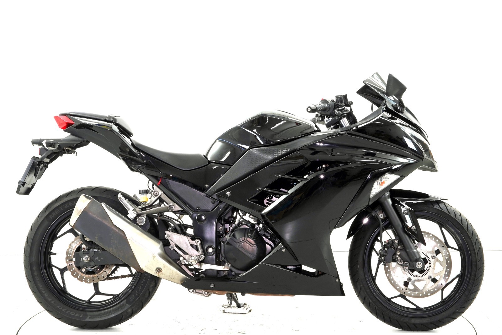 KAWASAKI Ninja 300 ABS-showroom-element-3
