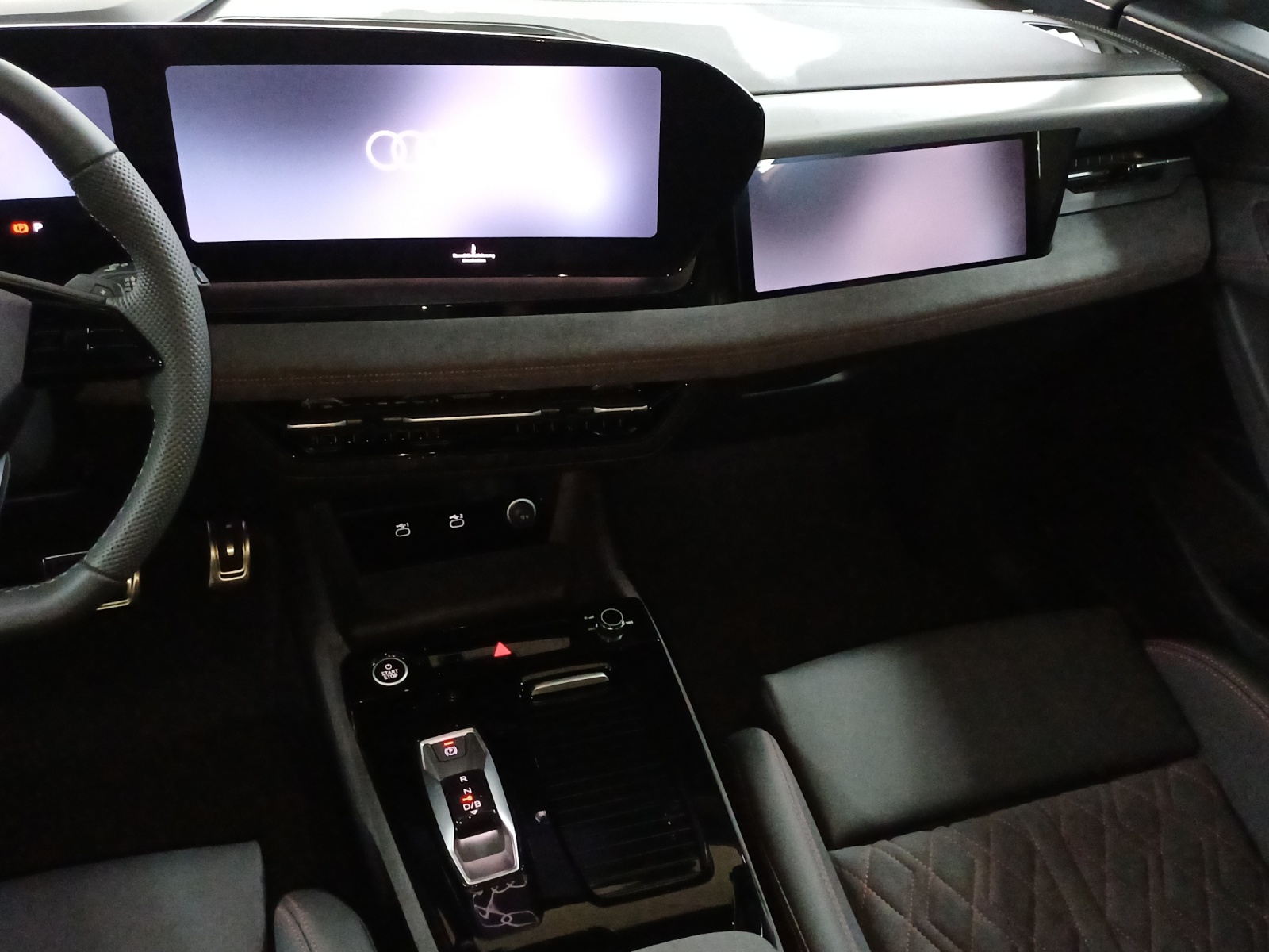 AUDI Q6 e-tron quattro-image-10