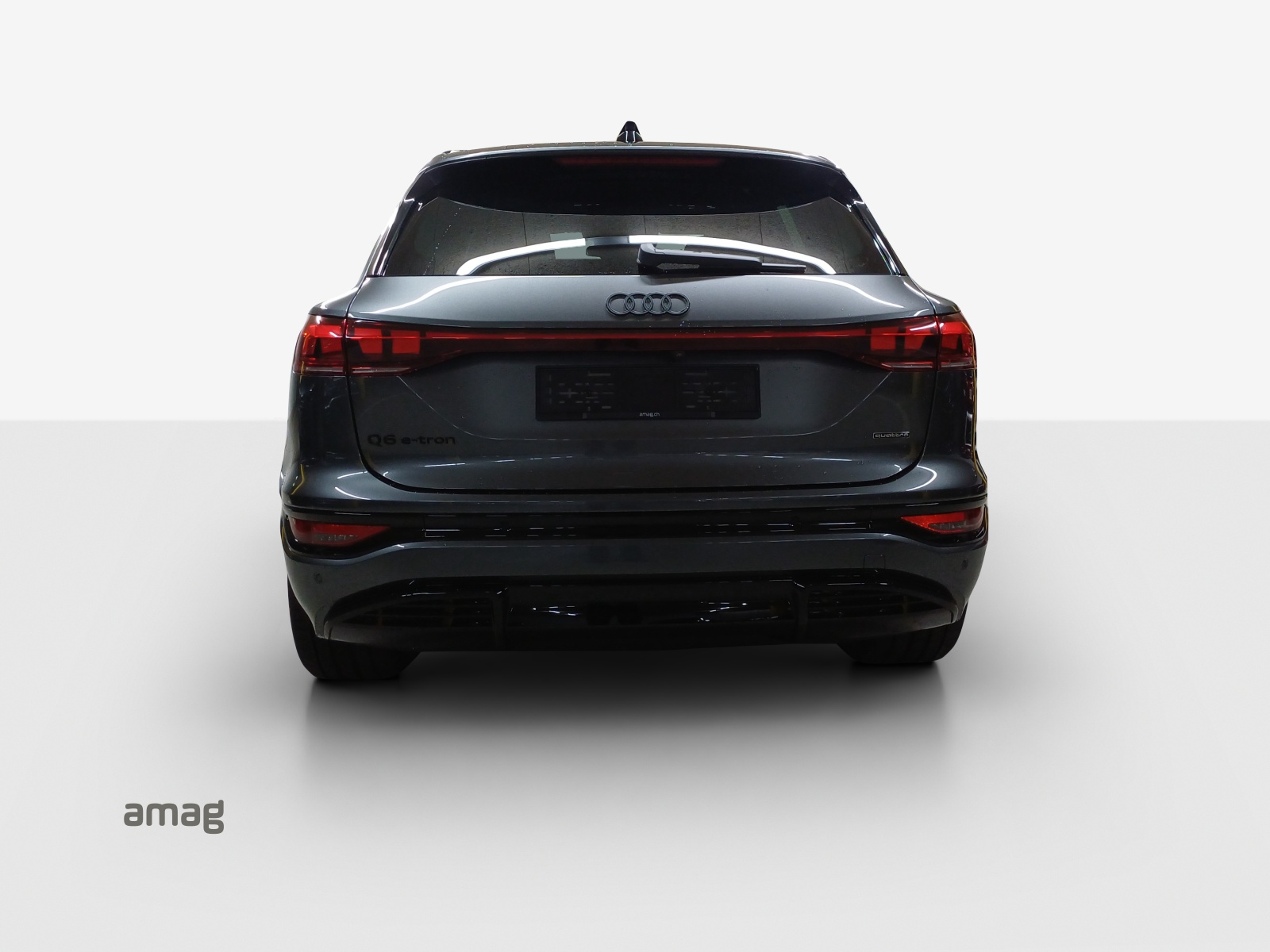 AUDI Q6 e-tron quattro-showroom-element-3