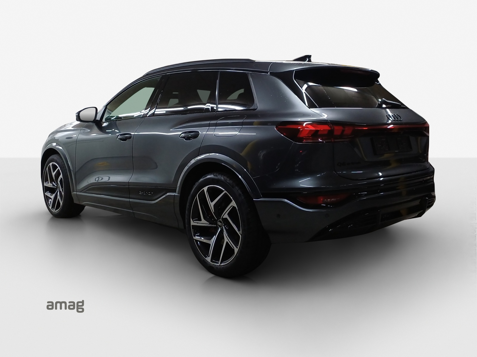 AUDI Q6 e-tron quattro-showroom-element-2