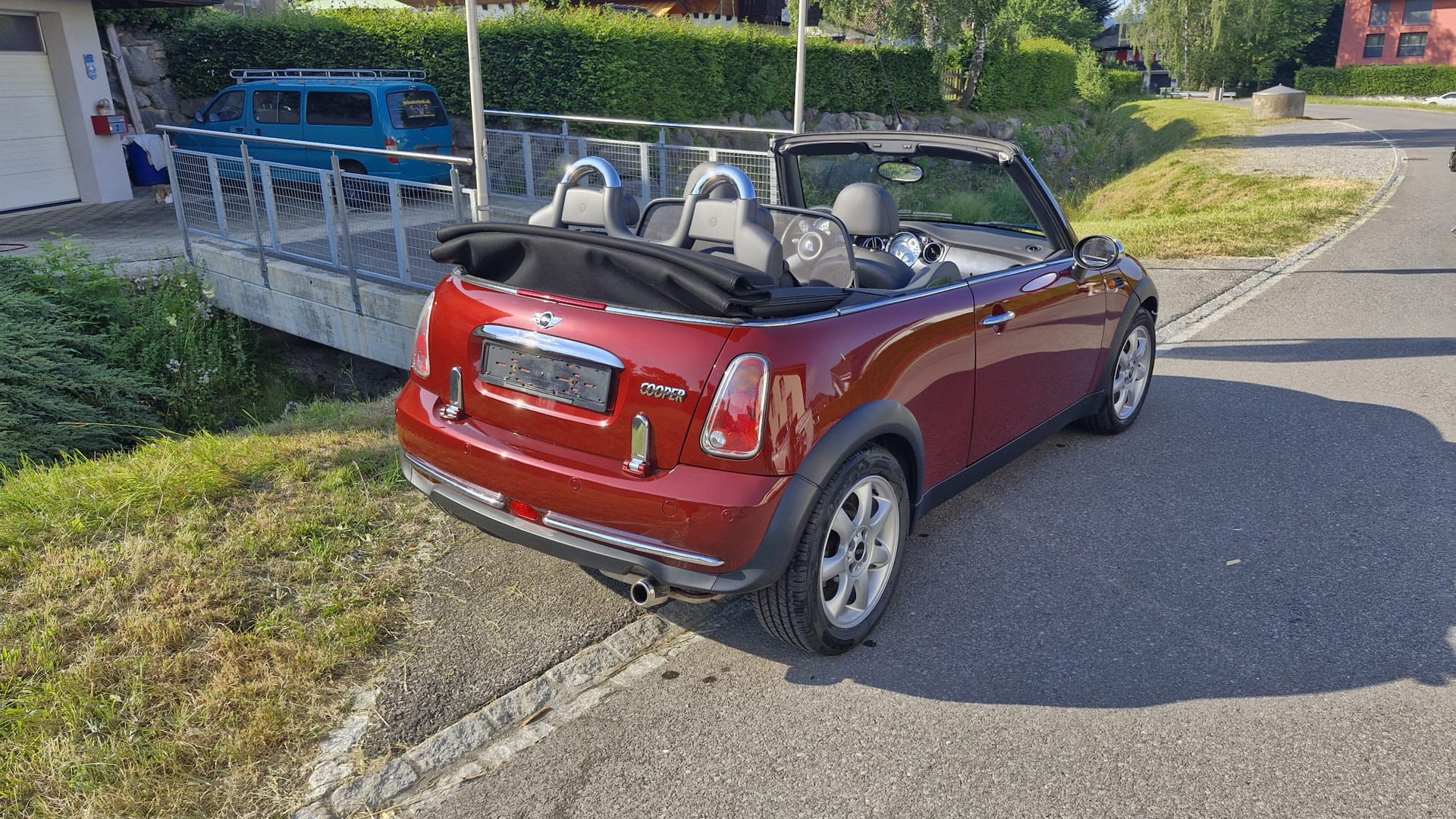MINI 1.6i Cooper-image-2