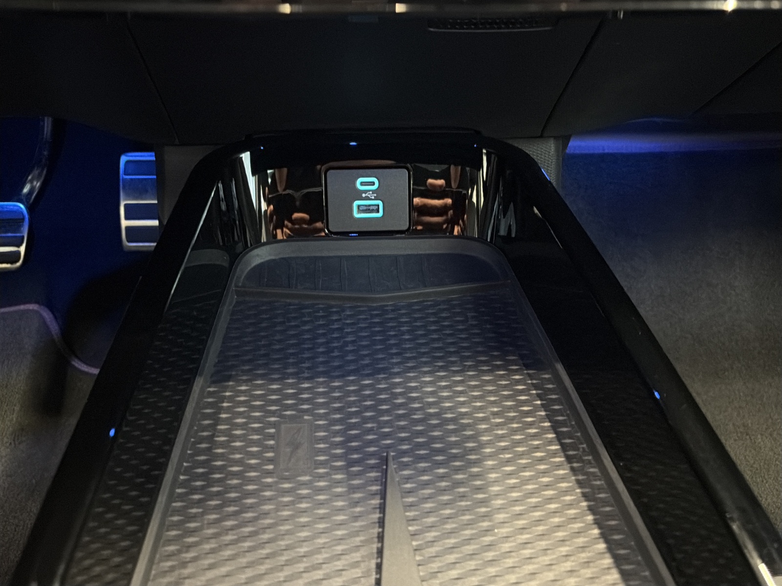 FORD Mustang Mach-E Premium AWD-image-19