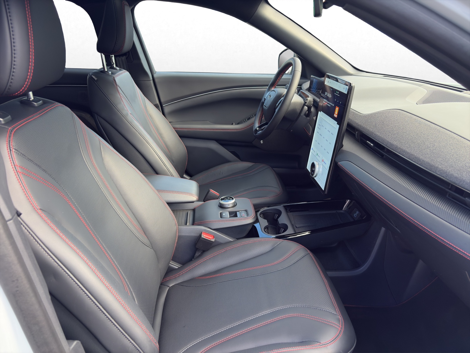 FORD Mustang Mach-E Premium AWD-image-15