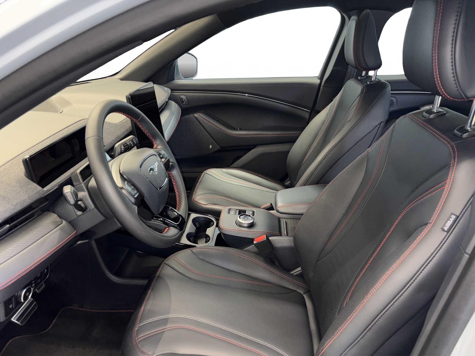 FORD Mustang Mach-E Premium AWD-image-9