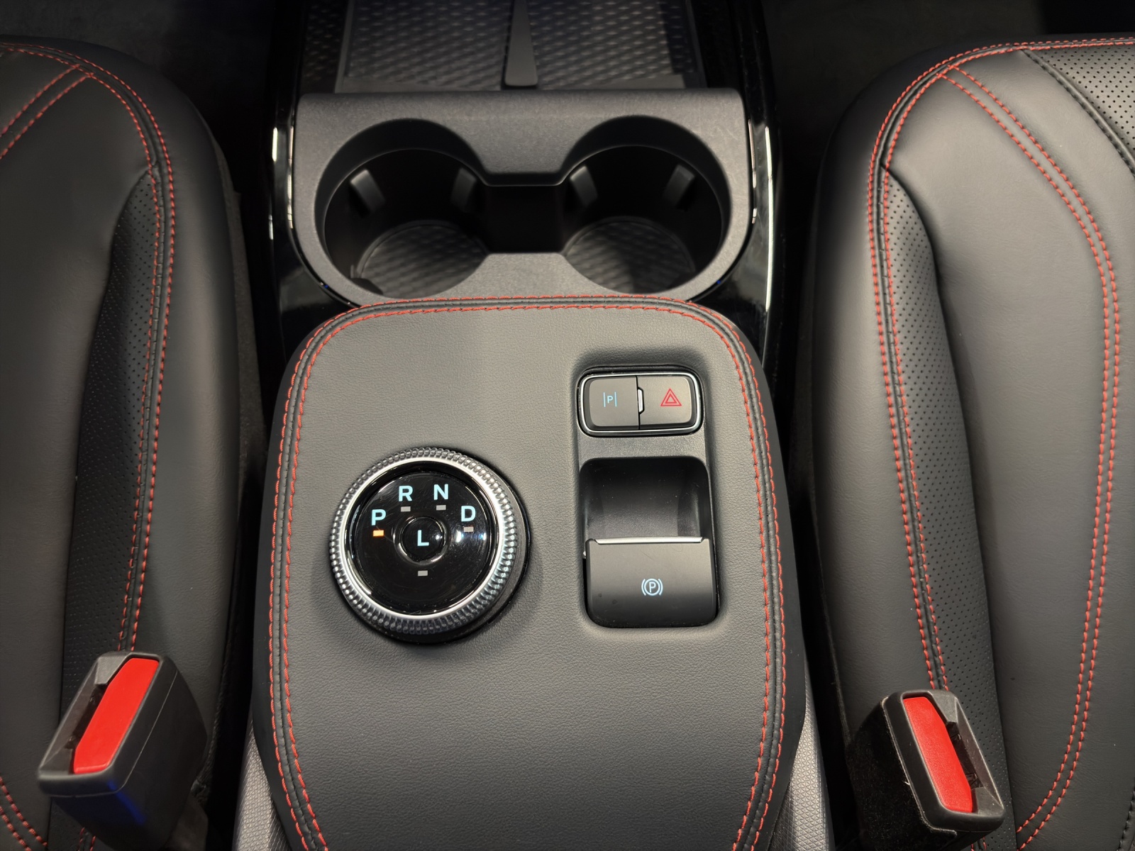 FORD Mustang Mach-E Premium AWD-image-18