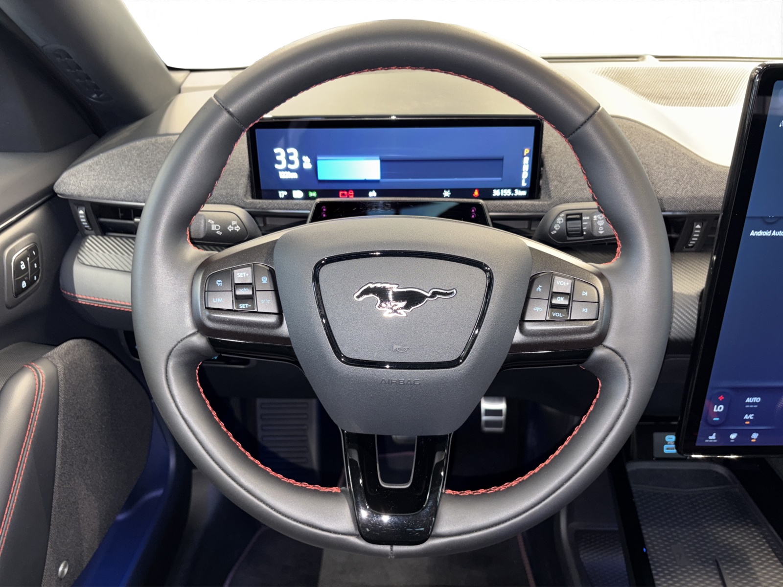 FORD Mustang Mach-E Premium AWD-image-10
