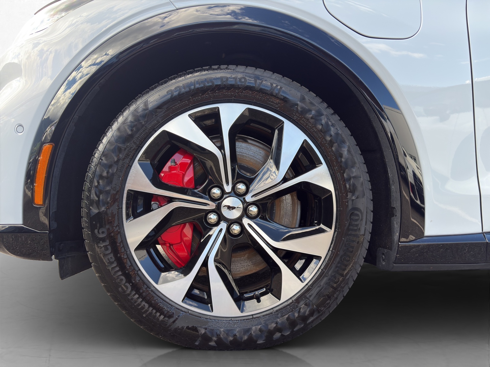 FORD Mustang Mach-E Premium AWD-image-8