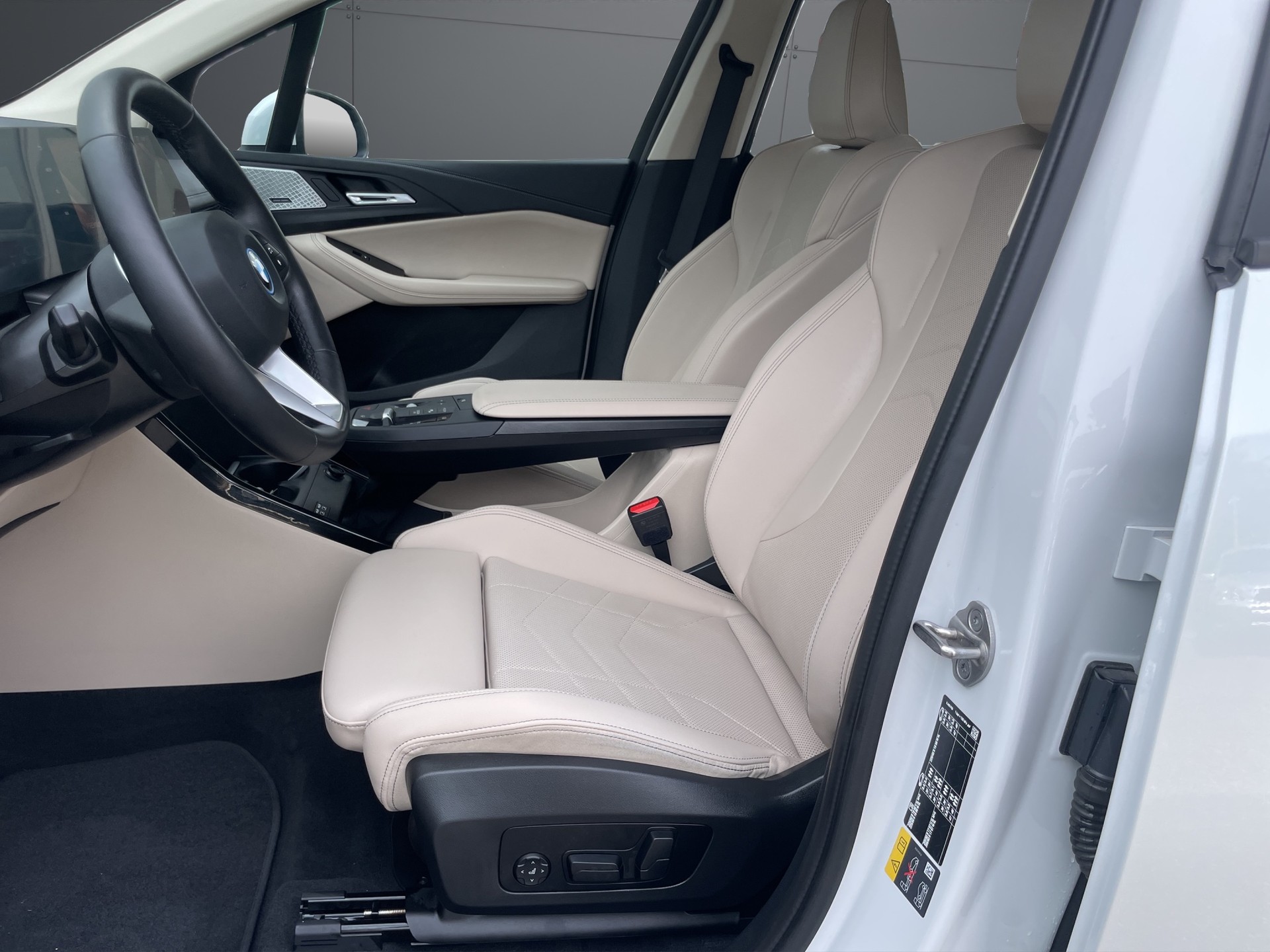 BMW 230e xDrive Active Tourer-image-7