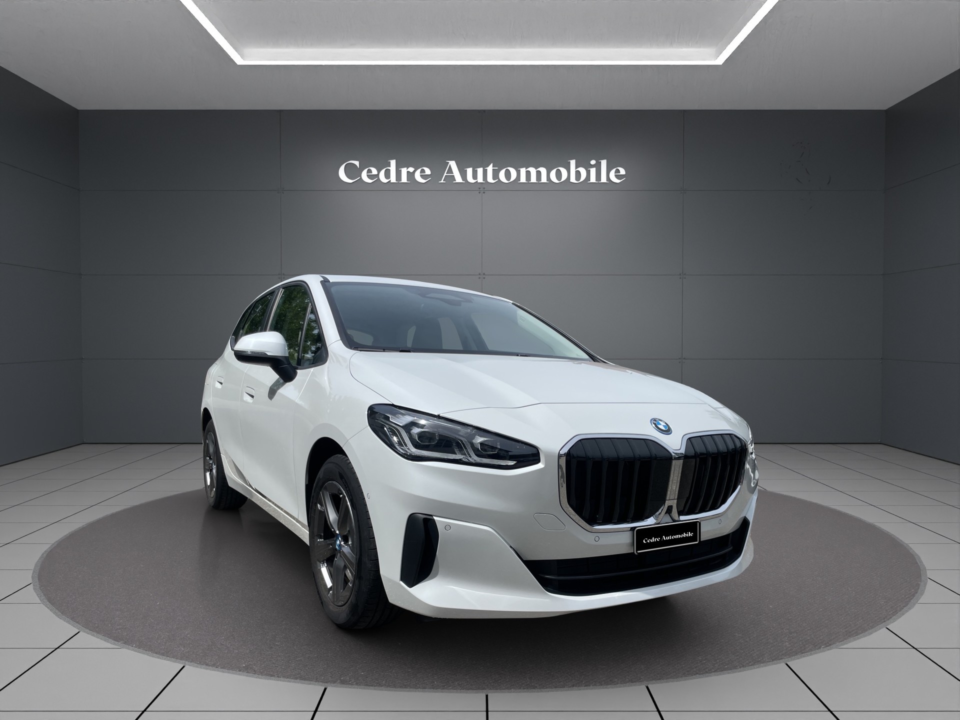 BMW 230e xDrive Active Tourer-image-2