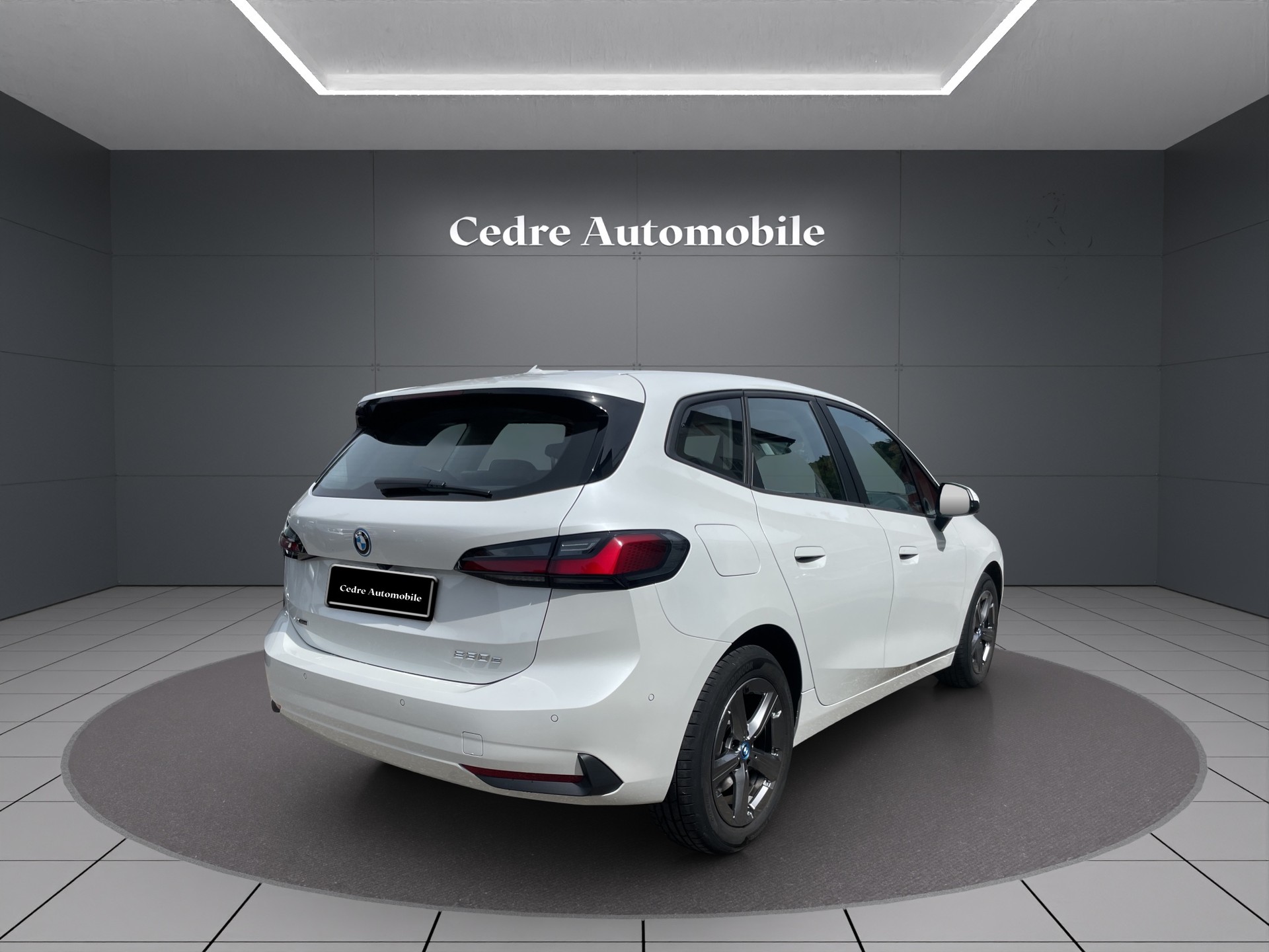 BMW 230e xDrive Active Tourer-image-4