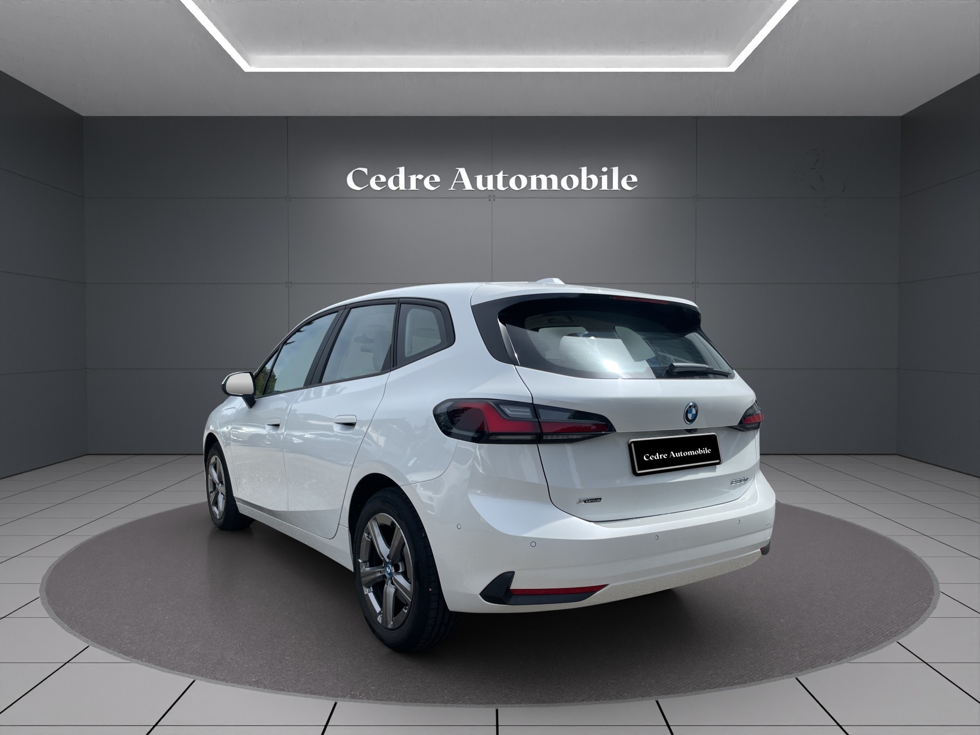 BMW 230e xDrive Active Tourer-image-5